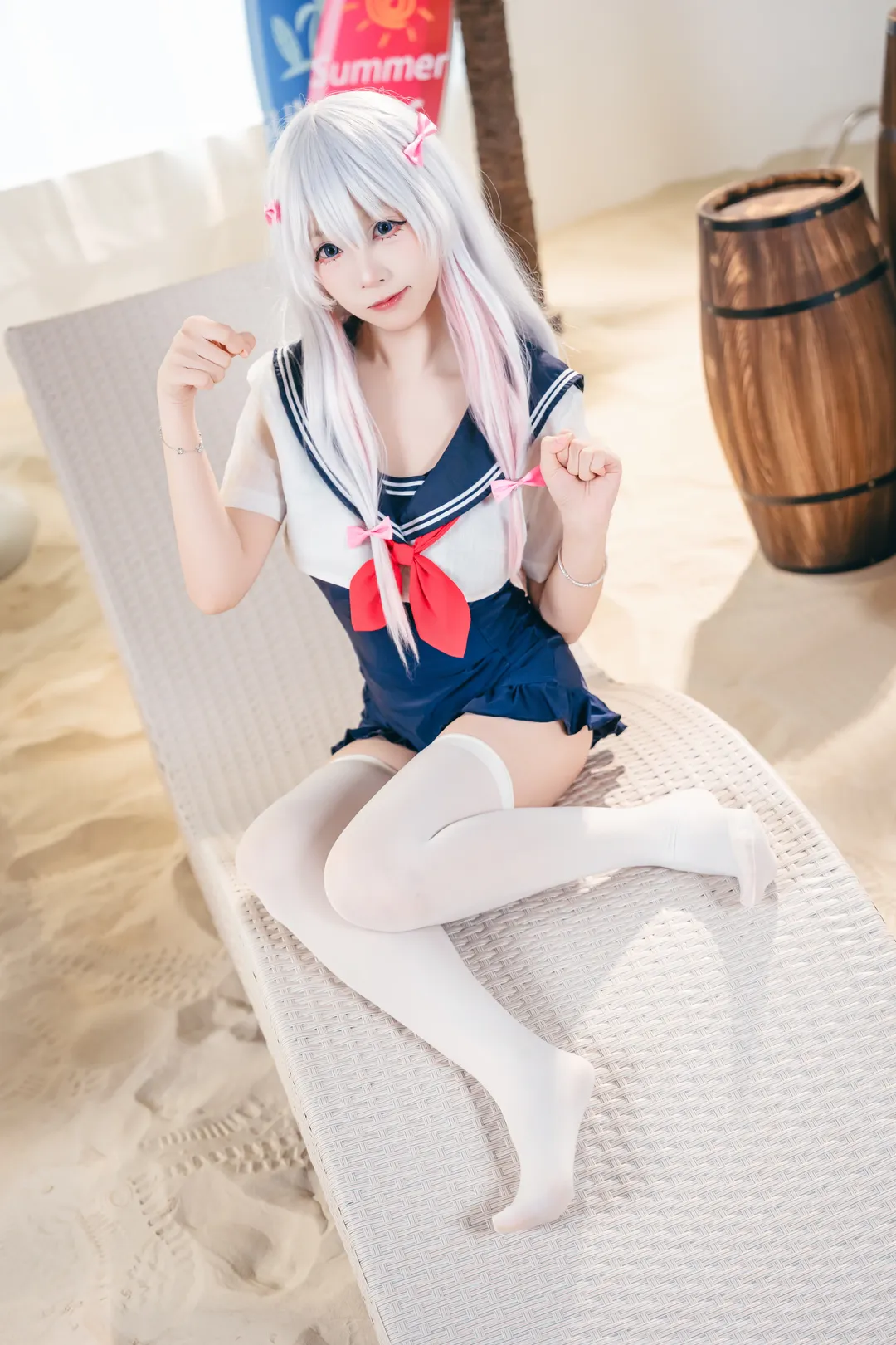 【纱雾cos】埃罗芒阿老师的夏日水手服，白丝与沙滩的完美搭配 - 第 2 张