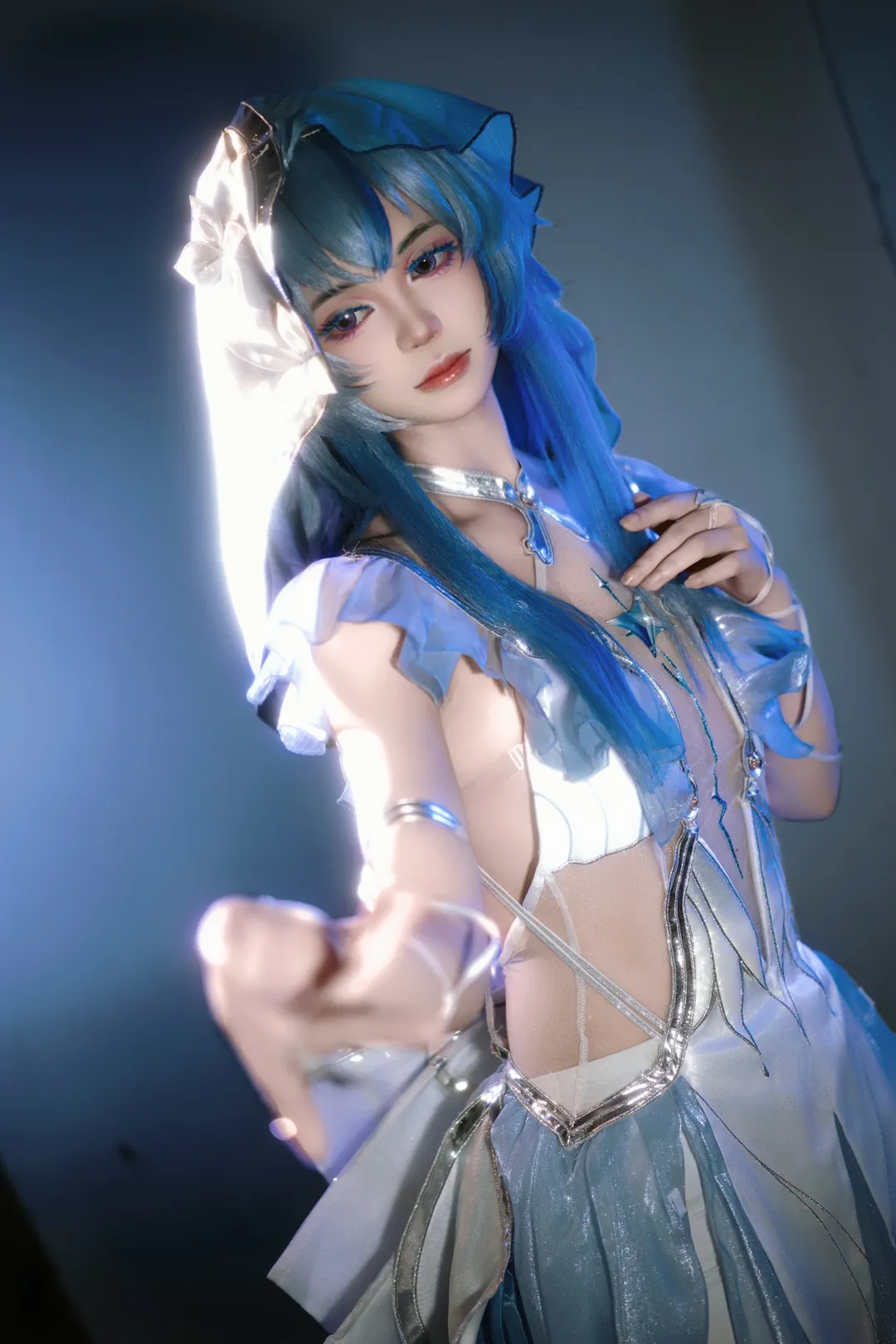 【守岸人cos】鳴潮裡的那一抹冰藍，跨次元的清冷質感 - 第 2 張