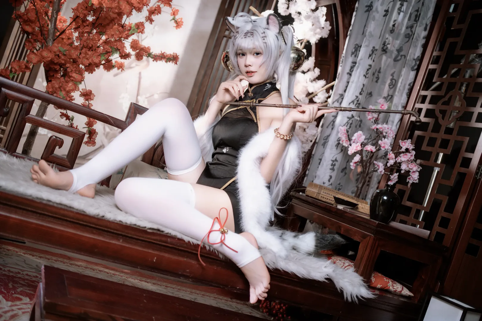 【白虎娘cos】虎啸风生，中式古风兽耳娘的慵懒瞬间 - 第 3 张