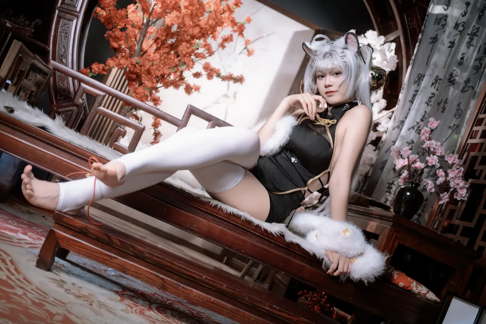 【白虎娘cos】虎啸风生，中式古风兽耳娘的慵懒瞬间 - 第 4 张