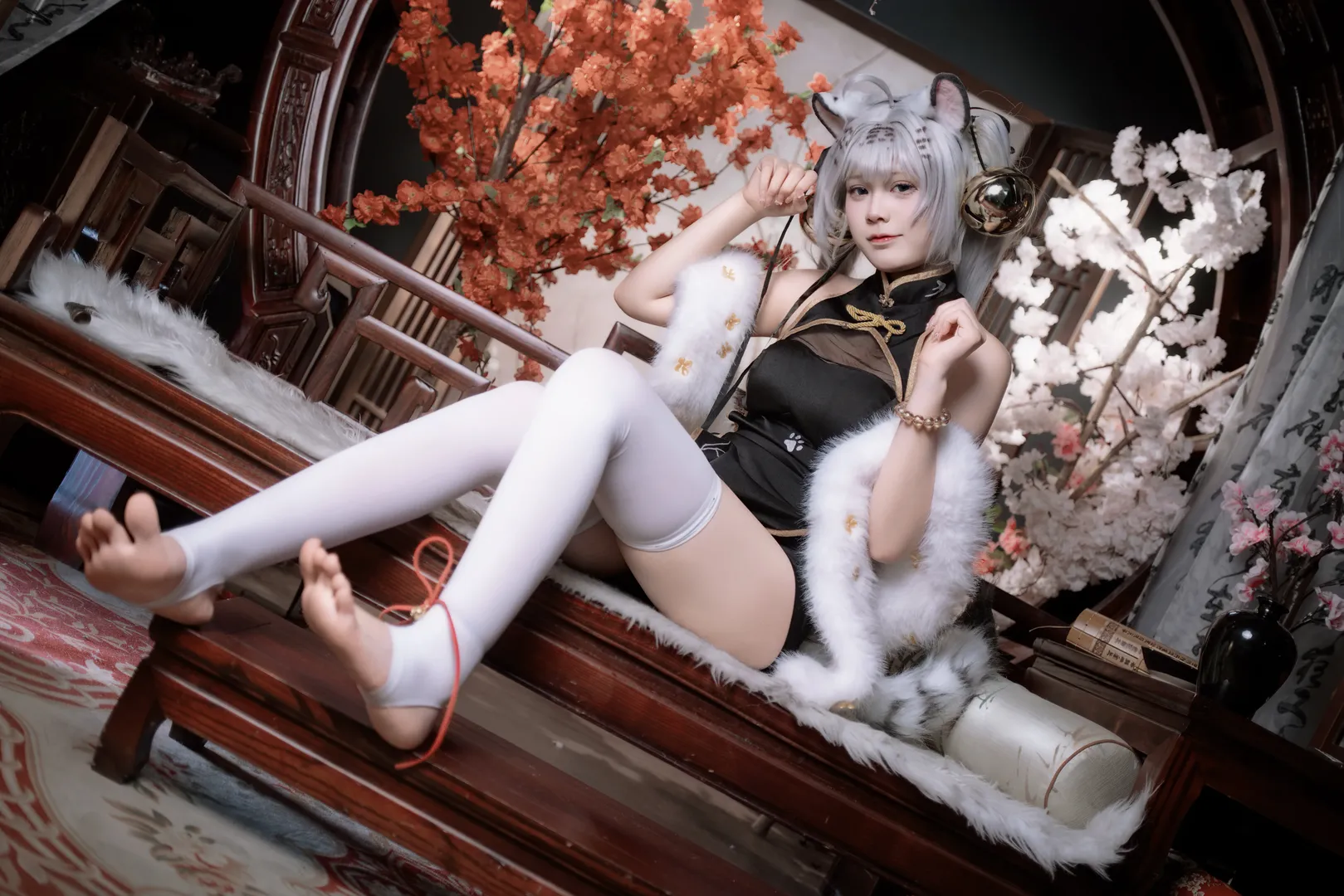 【白虎娘cos】虎啸风生，中式古风兽耳娘的慵懒瞬间 - 第 5 张