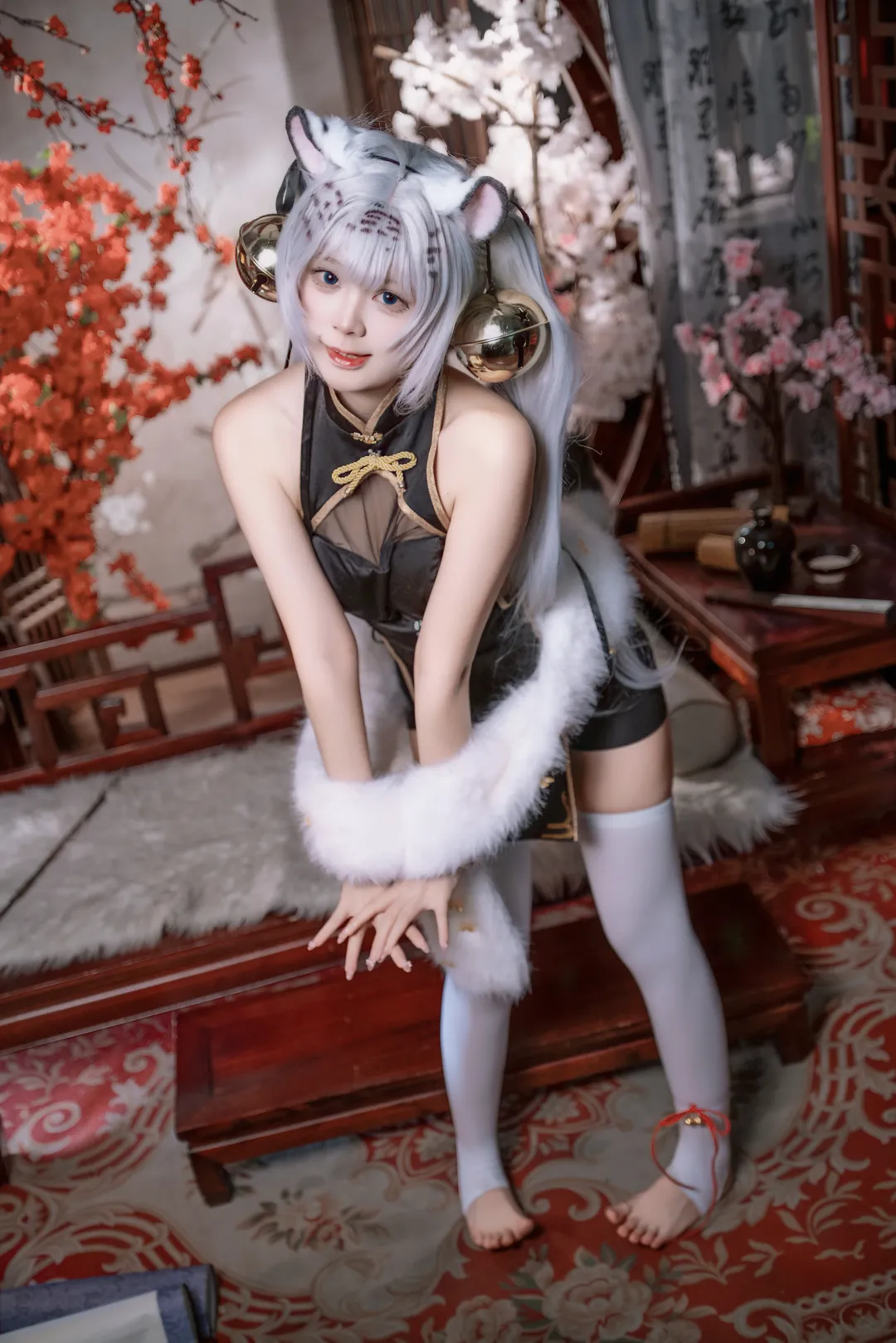 【白虎娘cos】古風宅院裡的妖嬈身影 - 第 2 張