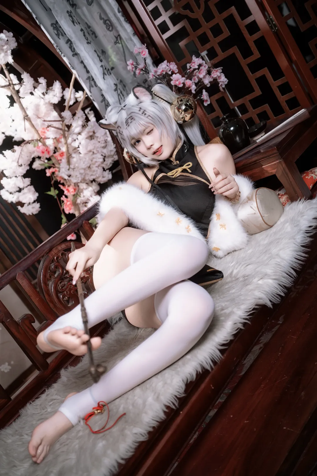 【白虎娘cos】古風宅院裡的妖嬈身影 - 第 4 張
