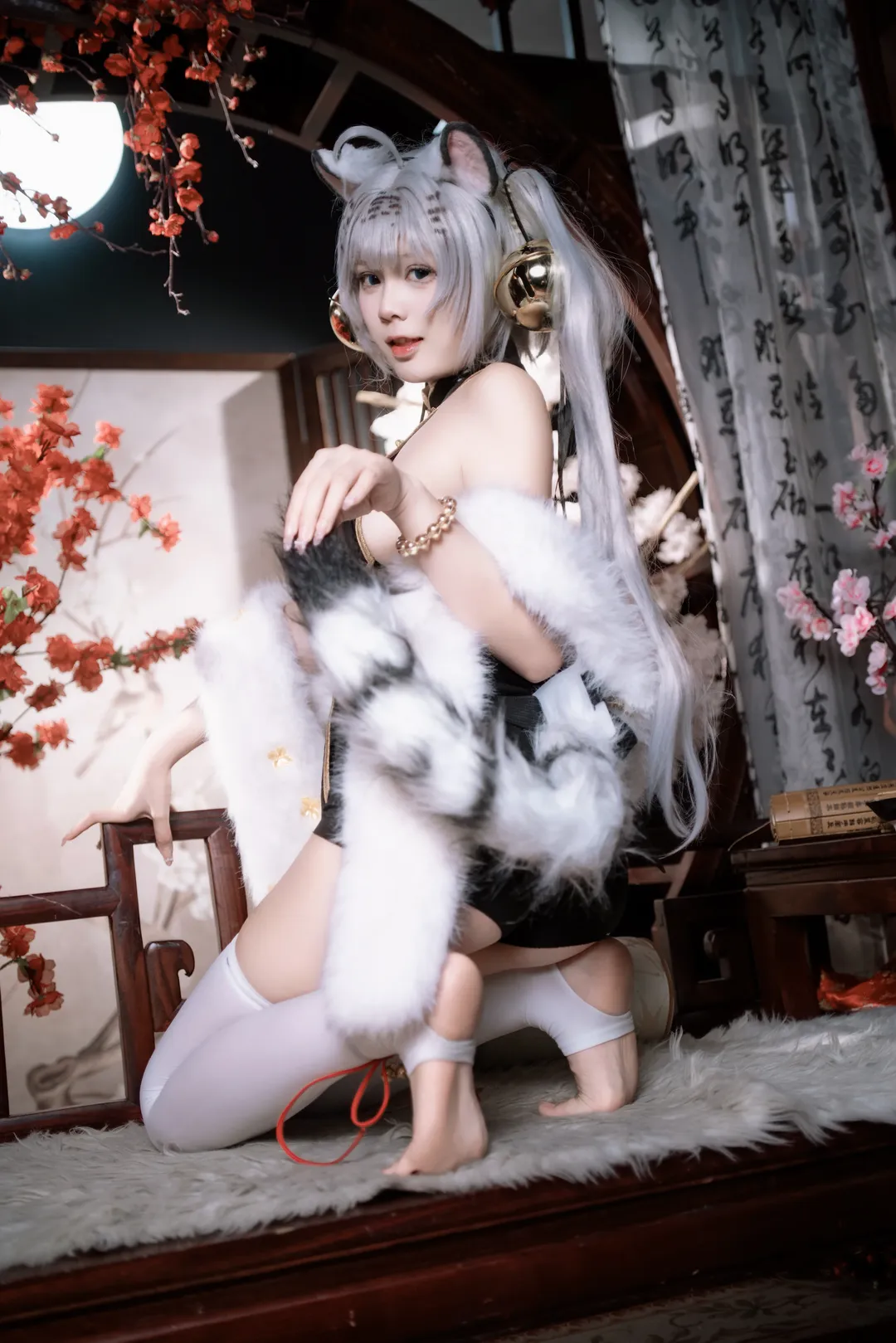 【白虎娘cos】古風宅院裡的妖嬈身影 - 第 6 張