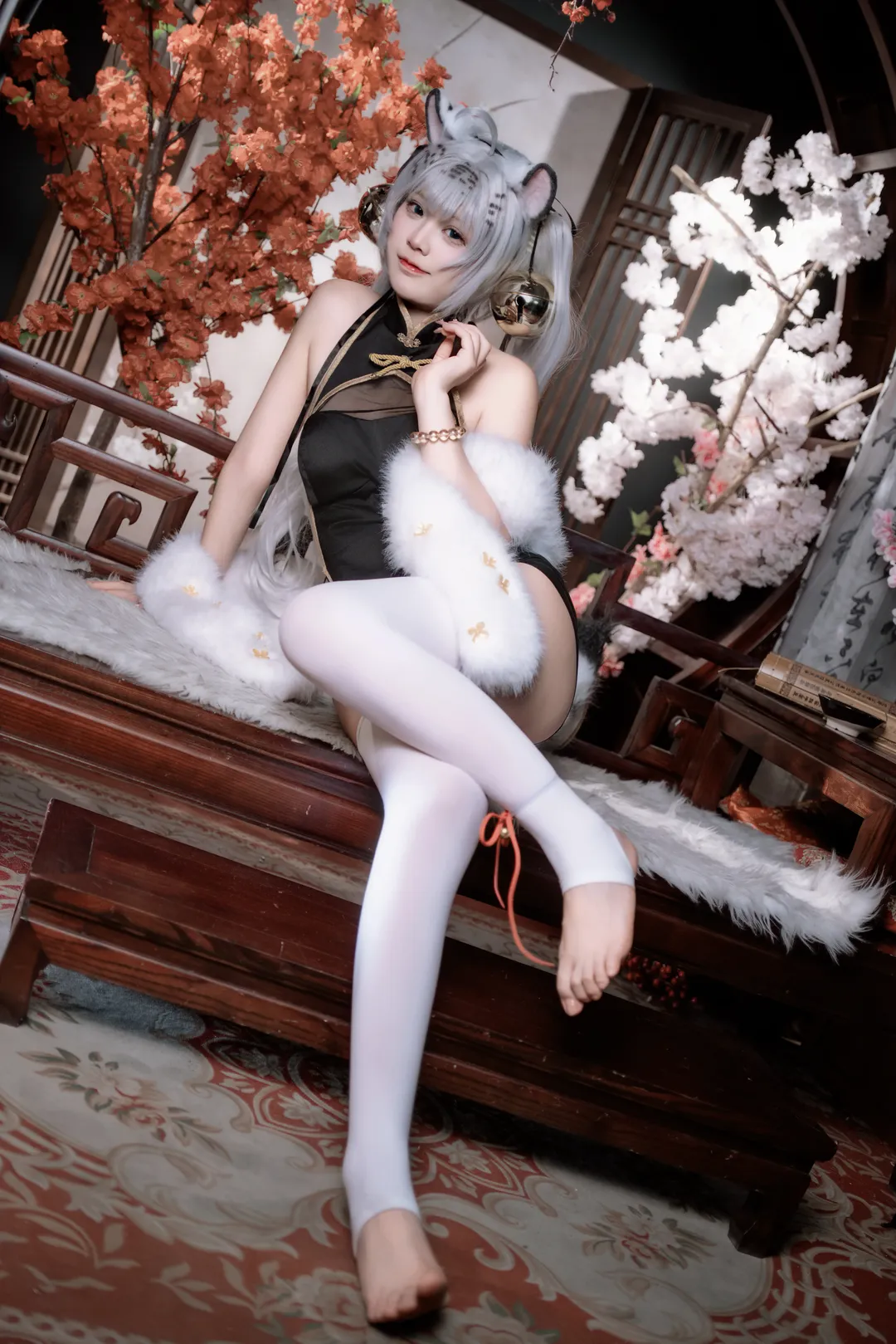 【白虎娘cos】古風宅院裡的妖嬈身影 - 第 7 張