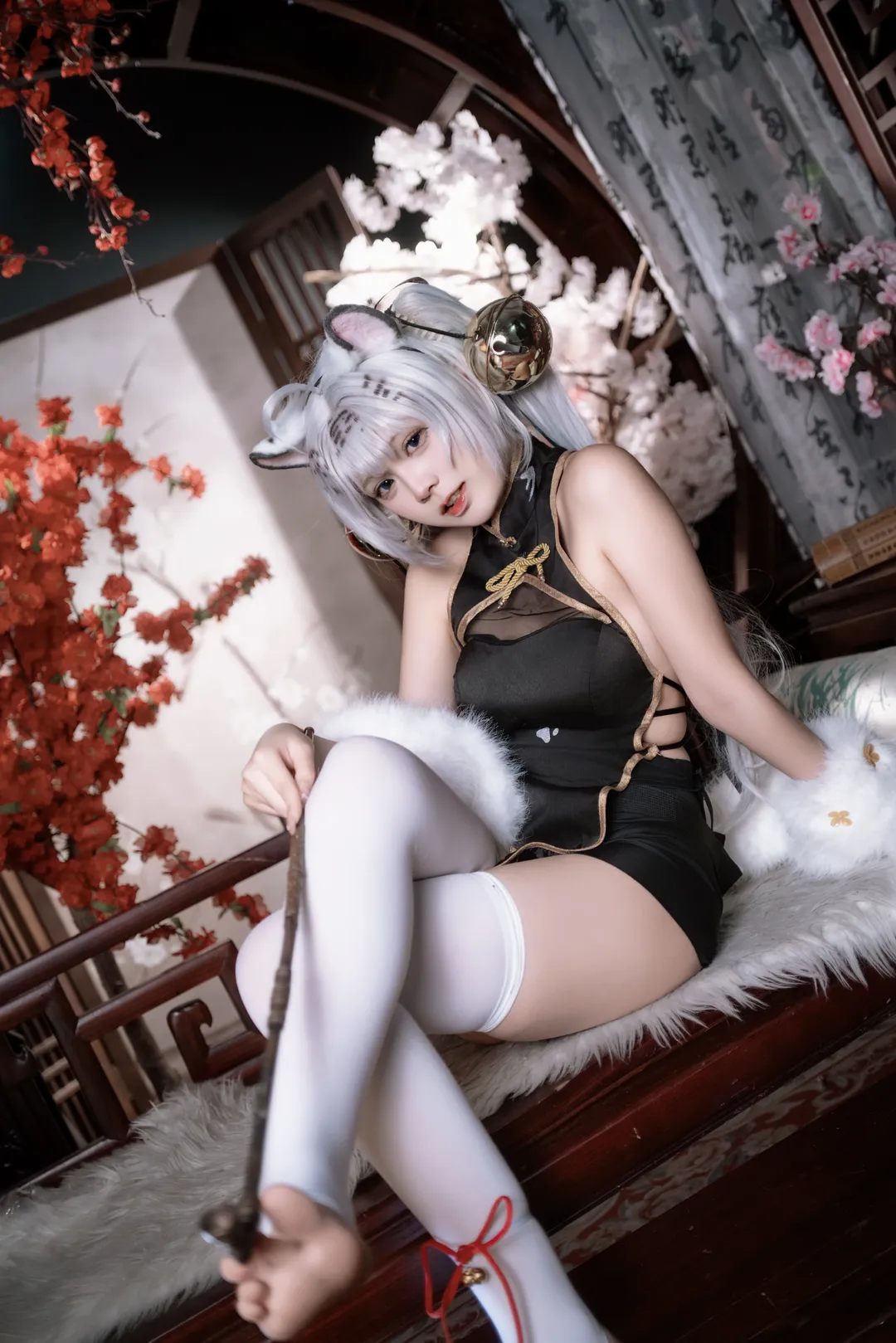 【白虎娘cos】古風宅院裡的妖嬈身影 - 第 9 張