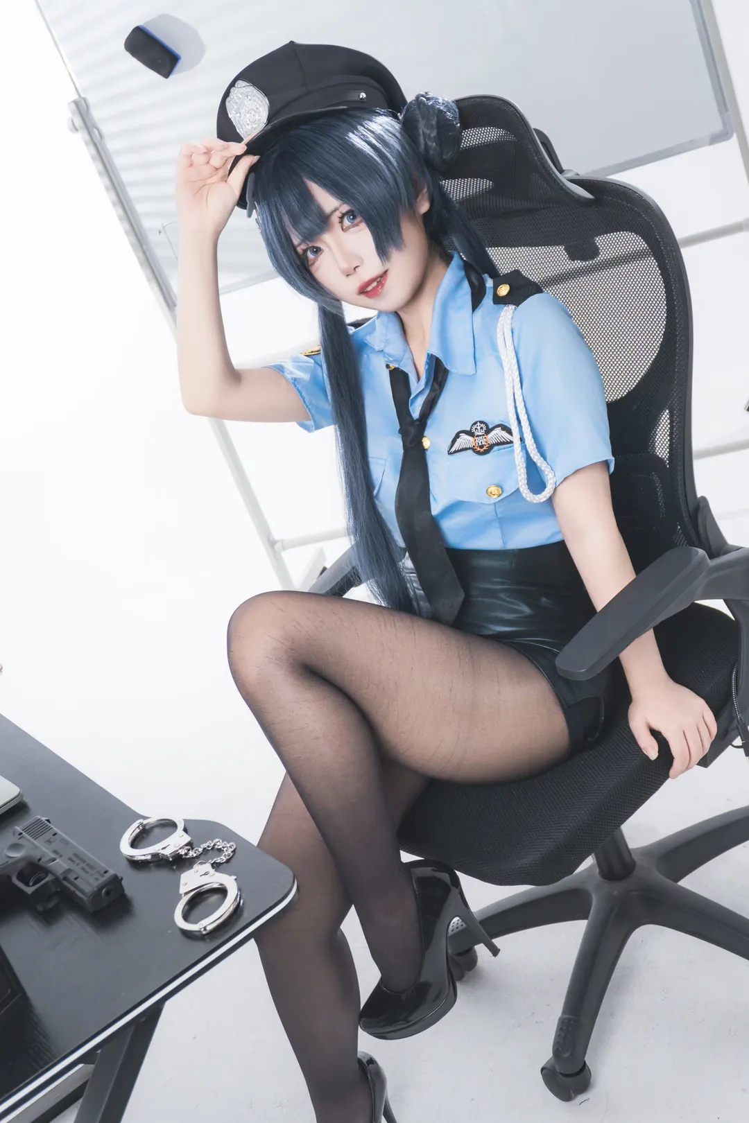 【妃咲cos】碧蓝档案女警制服与黑丝高跟鞋的试穿记录 - 第 6 张
