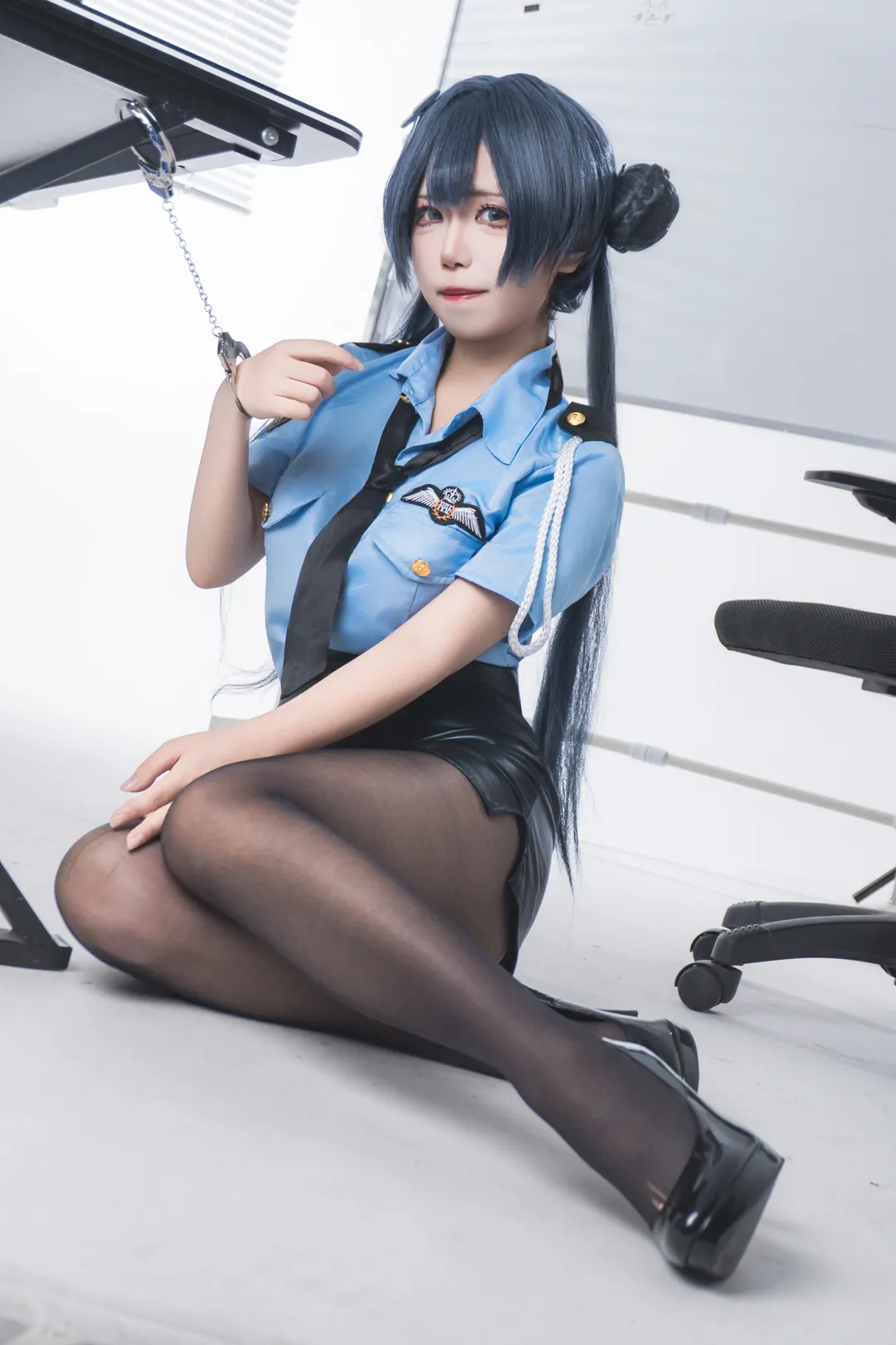 【妃咲cos】碧蓝档案女警制服与黑丝高跟鞋的试穿记录 - 第 8 张