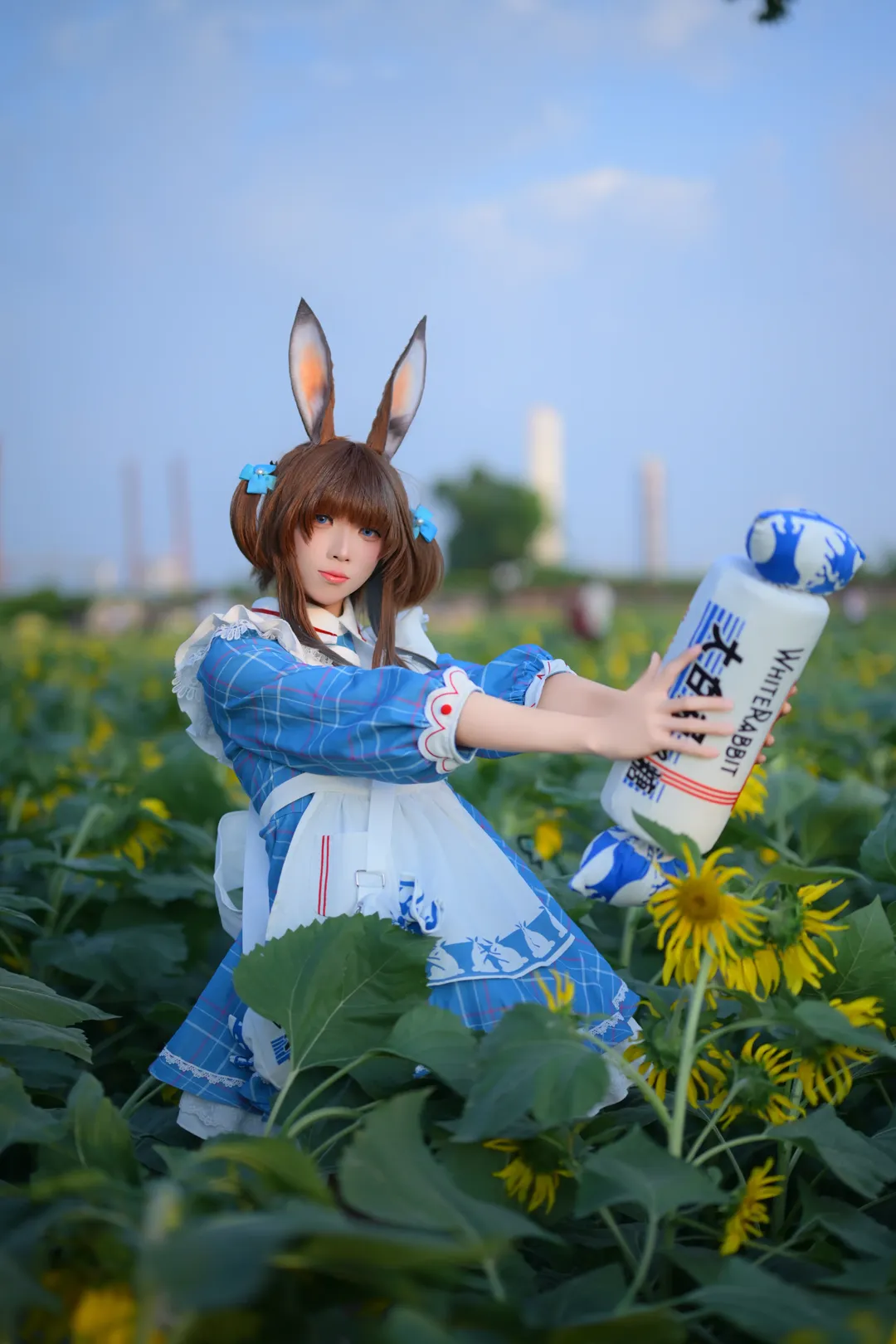【阿米娅cos】生日当然要抱紧大白兔 - 第 3 张