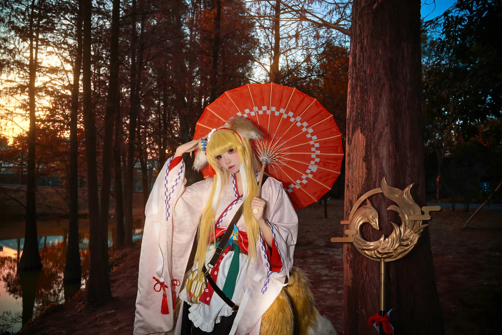 【鈴蘭cos】秋日暖陽下的落羽杉林，明日方舟異景 - 第 1 張