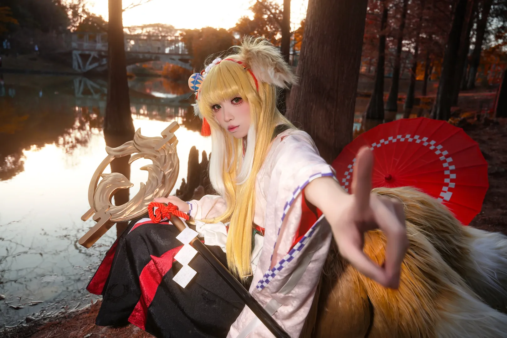 【鈴蘭cos】秋日暖陽下的落羽杉林，明日方舟異景 - 第 5 張