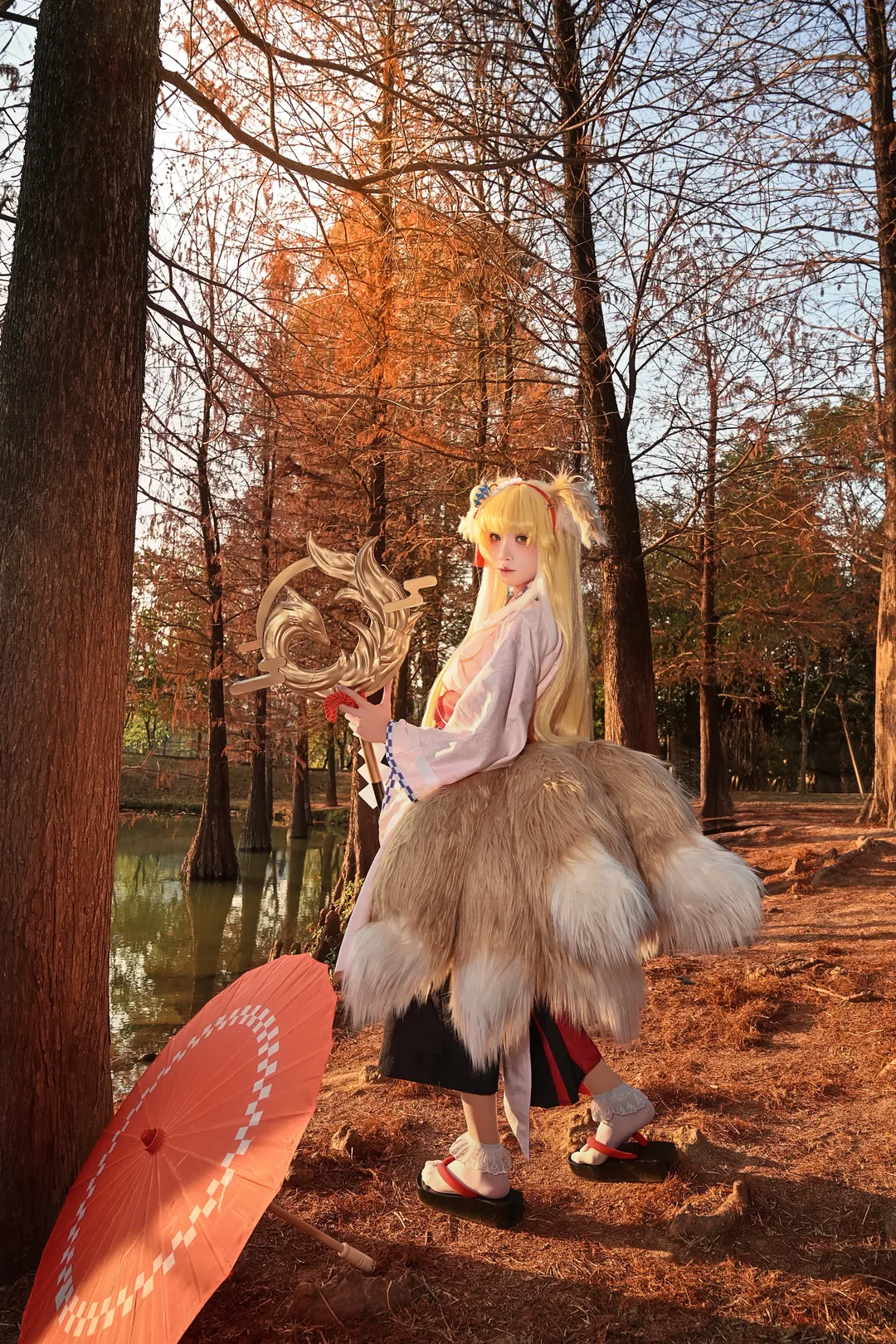 【鈴蘭cos】秋日暖陽下的落羽杉林，明日方舟異景 - 第 9 張