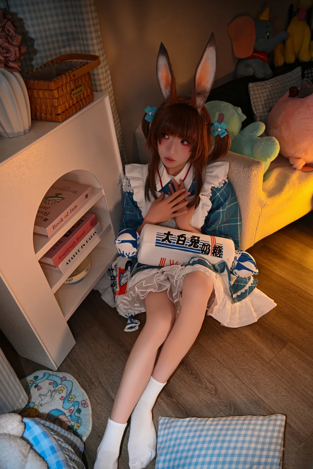 【阿米娅cos】明日方舟七周年创作应援，大白兔联动的可爱瞬间 - 第 9 张