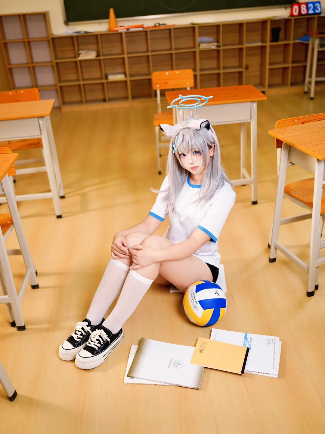 [Shiroko Sunaookami Cosplay] Wandering Moments in the Old Classroom of Blue Archive - Image 2