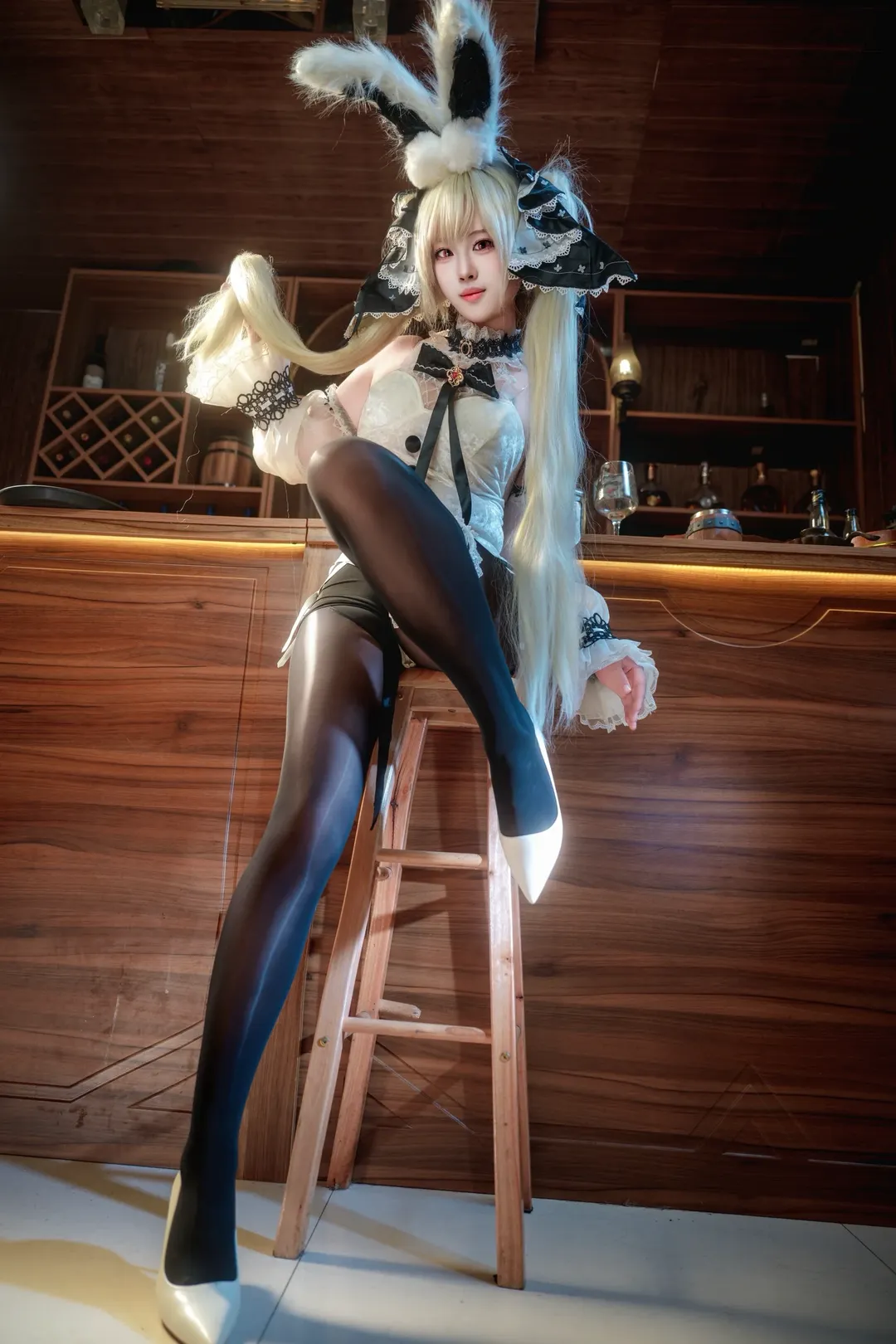 【可畏cos】搭配酒馆暖光，演绎碧蓝航线的角色魅力
