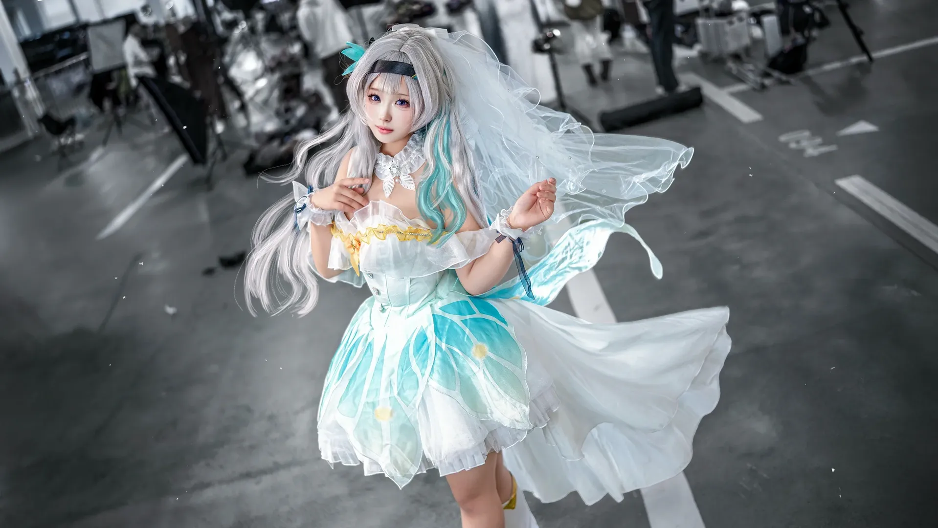 【ホタル コスプレ】『崩壊：スターレイル』青藍のしなやかな躍動を刻むコスプレイベント写真 - 1 枚目