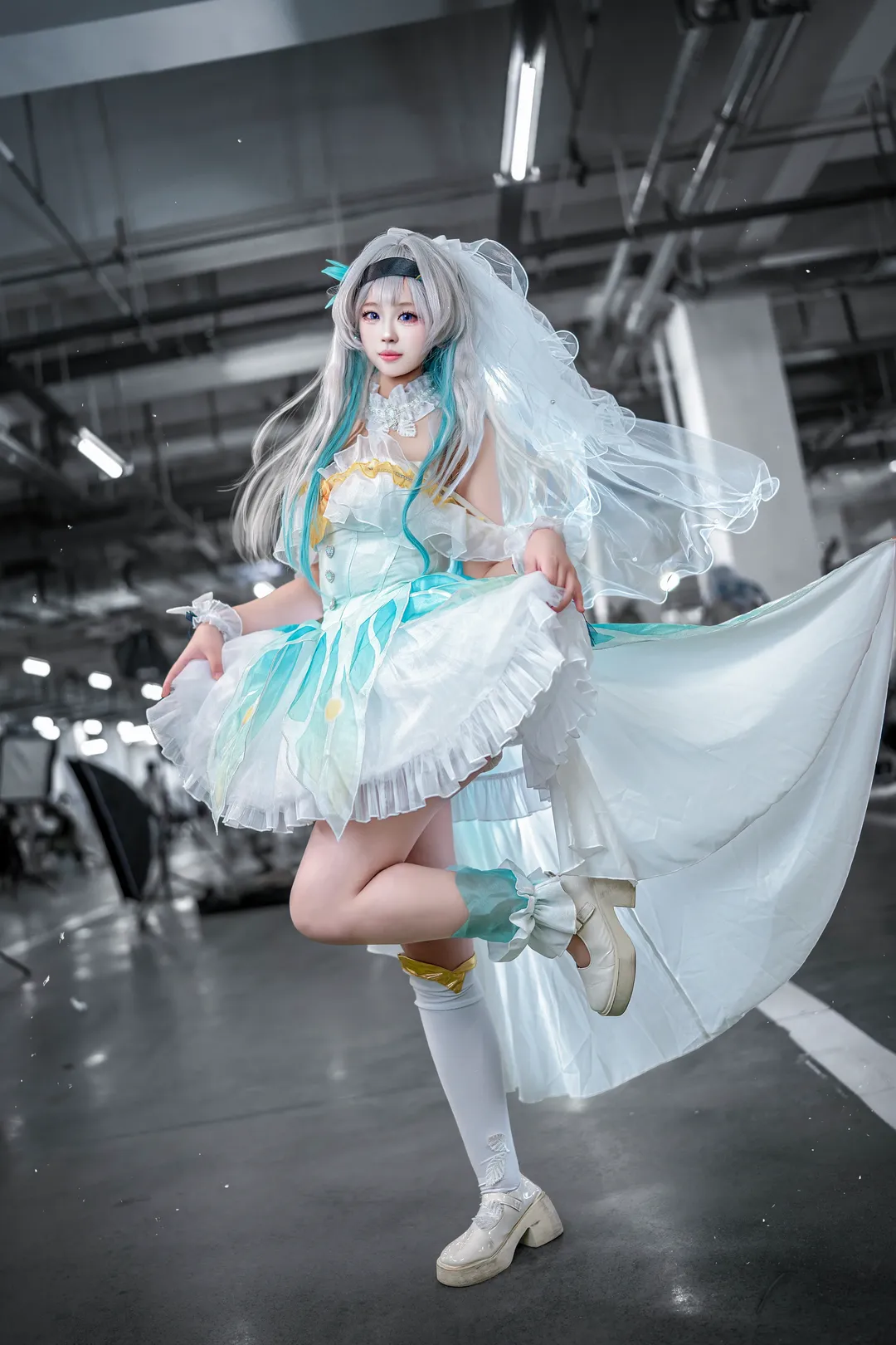 【流萤cos】崩坏星穹铁道，工业棚里的白纱与璀璨