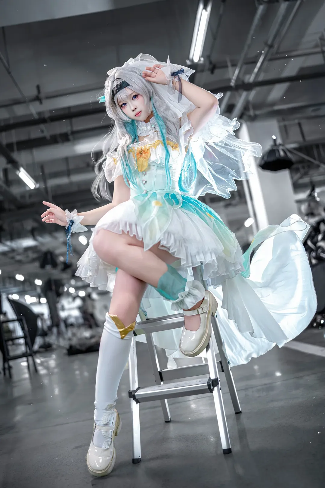 【流萤cos】崩坏星穹铁道，工业棚里的白纱与璀璨 - 第 3 张