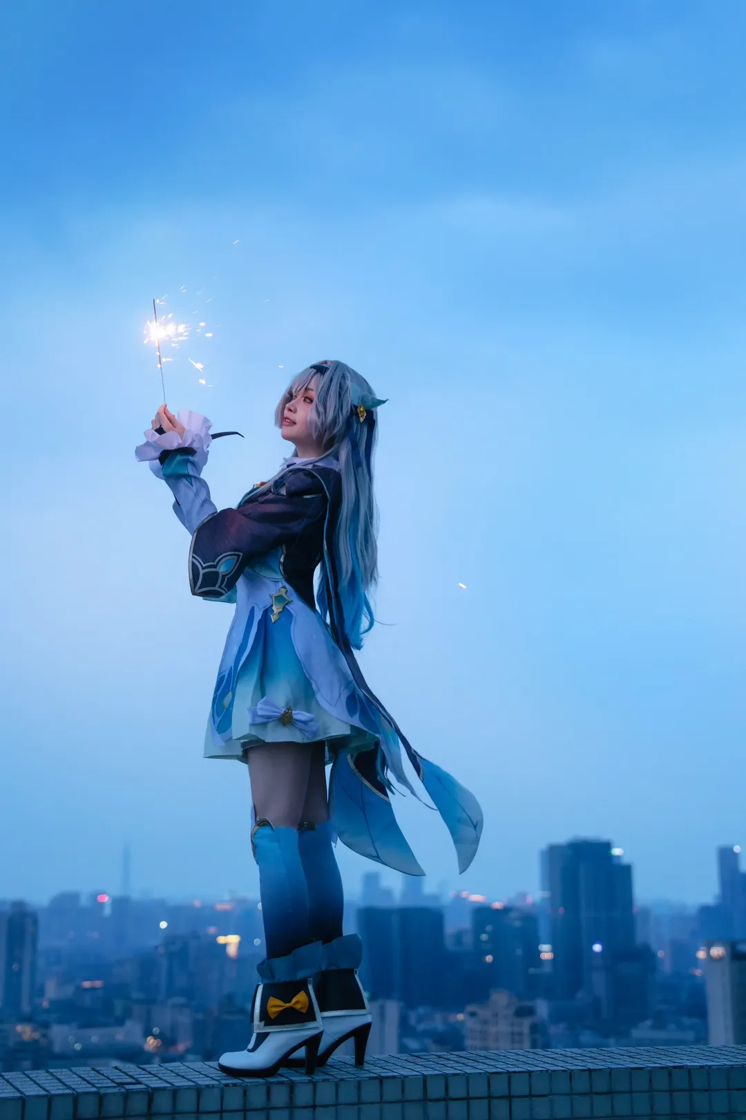 【流萤cos】崩坏星穹铁道天台的暮光与仙女棒正片 - 第 1 张