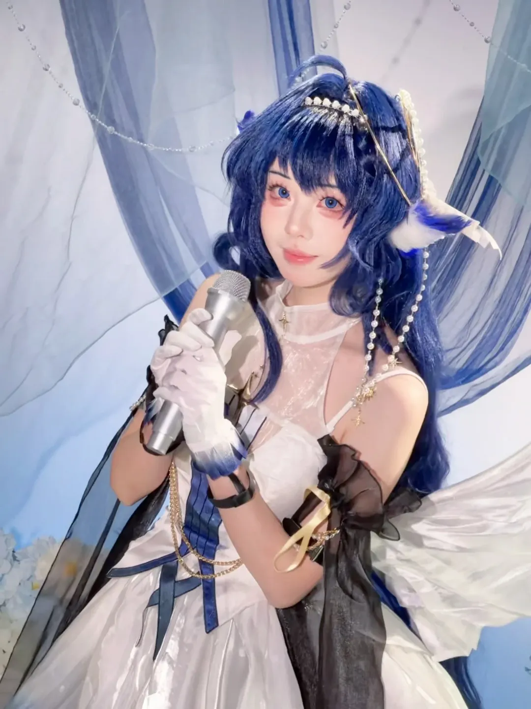 【明日方舟星极cos】舞台灯光下的蓝白流光