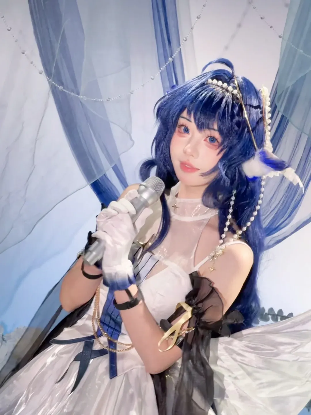 【明日方舟星极cos】舞台灯光下的蓝白流光 - 第 2 张