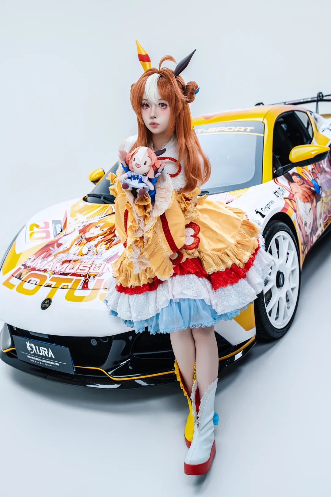 【小林歷奇cos】搭配黃紅痛車的活力拍攝