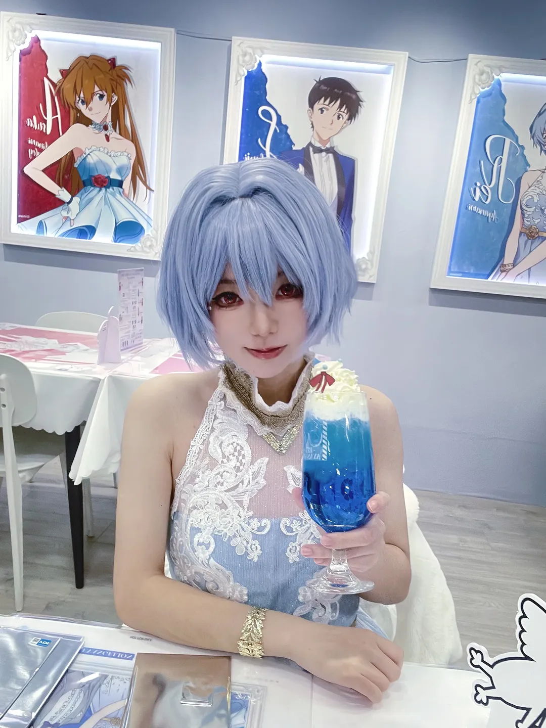 【綾波麗cos】在主題咖啡廳用閃光燈捕捉新世紀福音戰士的質感