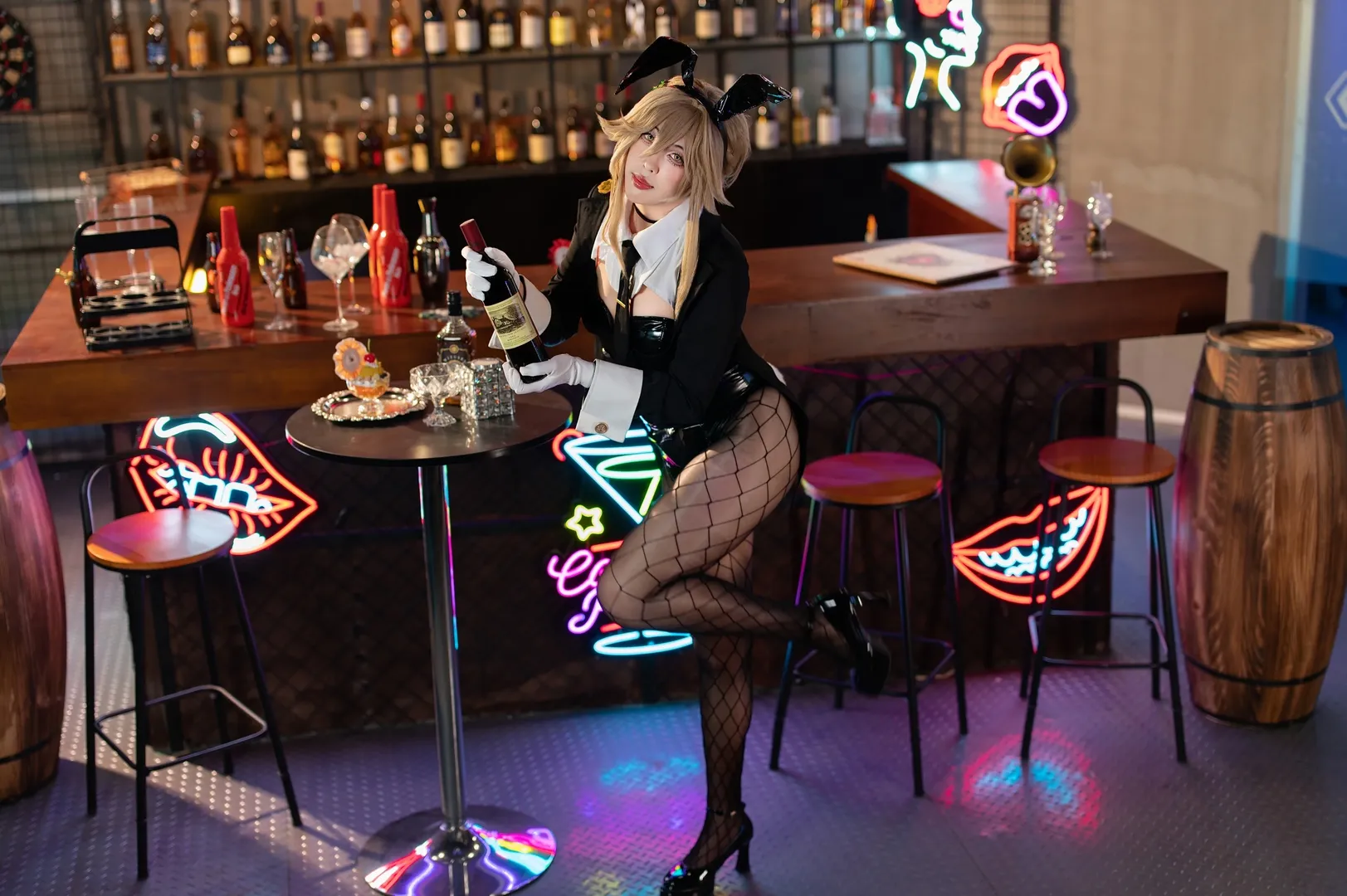 [Ade cosplay] Goddess of Victory: Nikke, Bunny Girl in a Neon Bar - Image 4