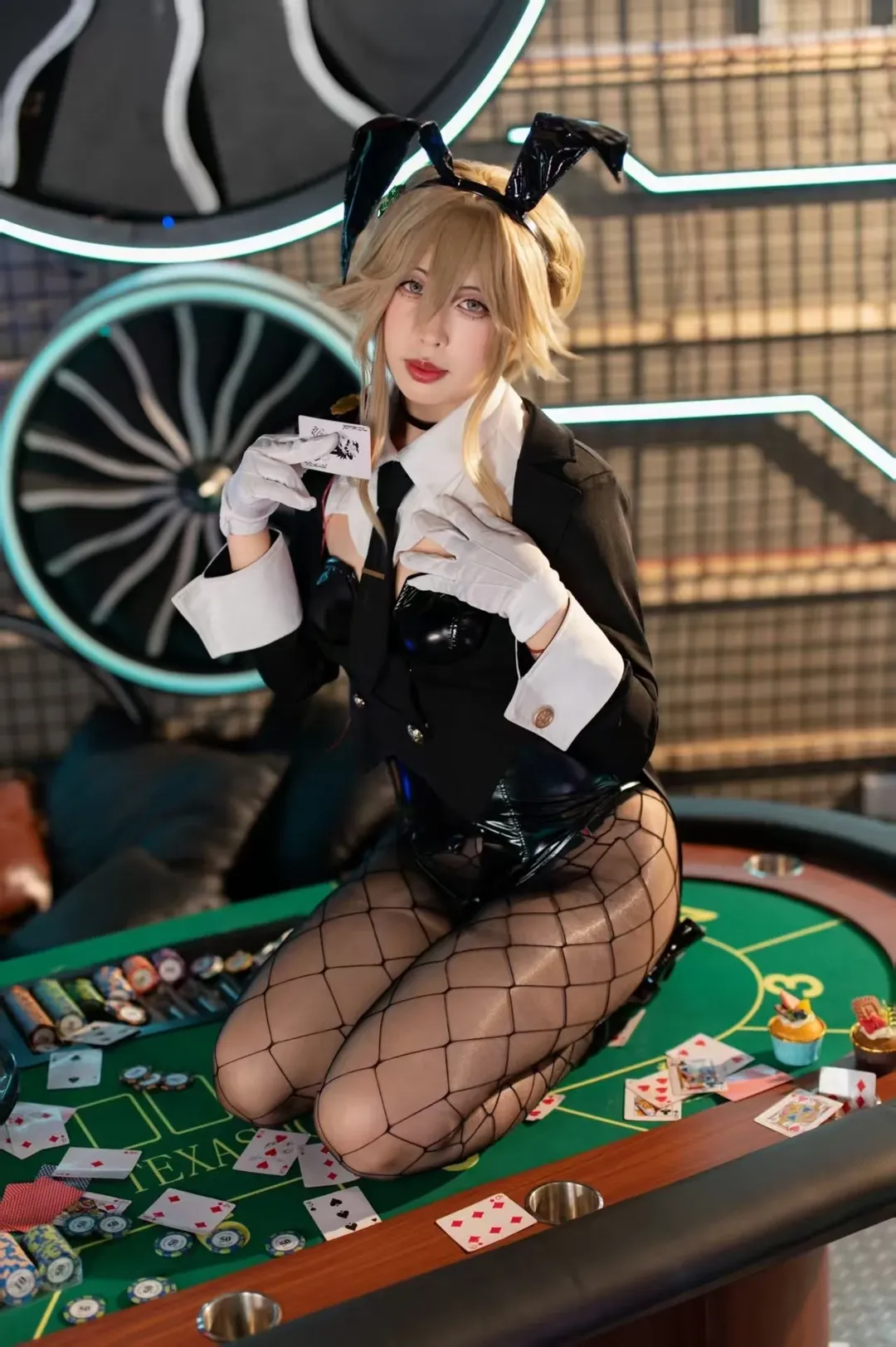 [Ade cosplay] Goddess of Victory: Nikke, Bunny Girl in a Neon Bar - Image 9