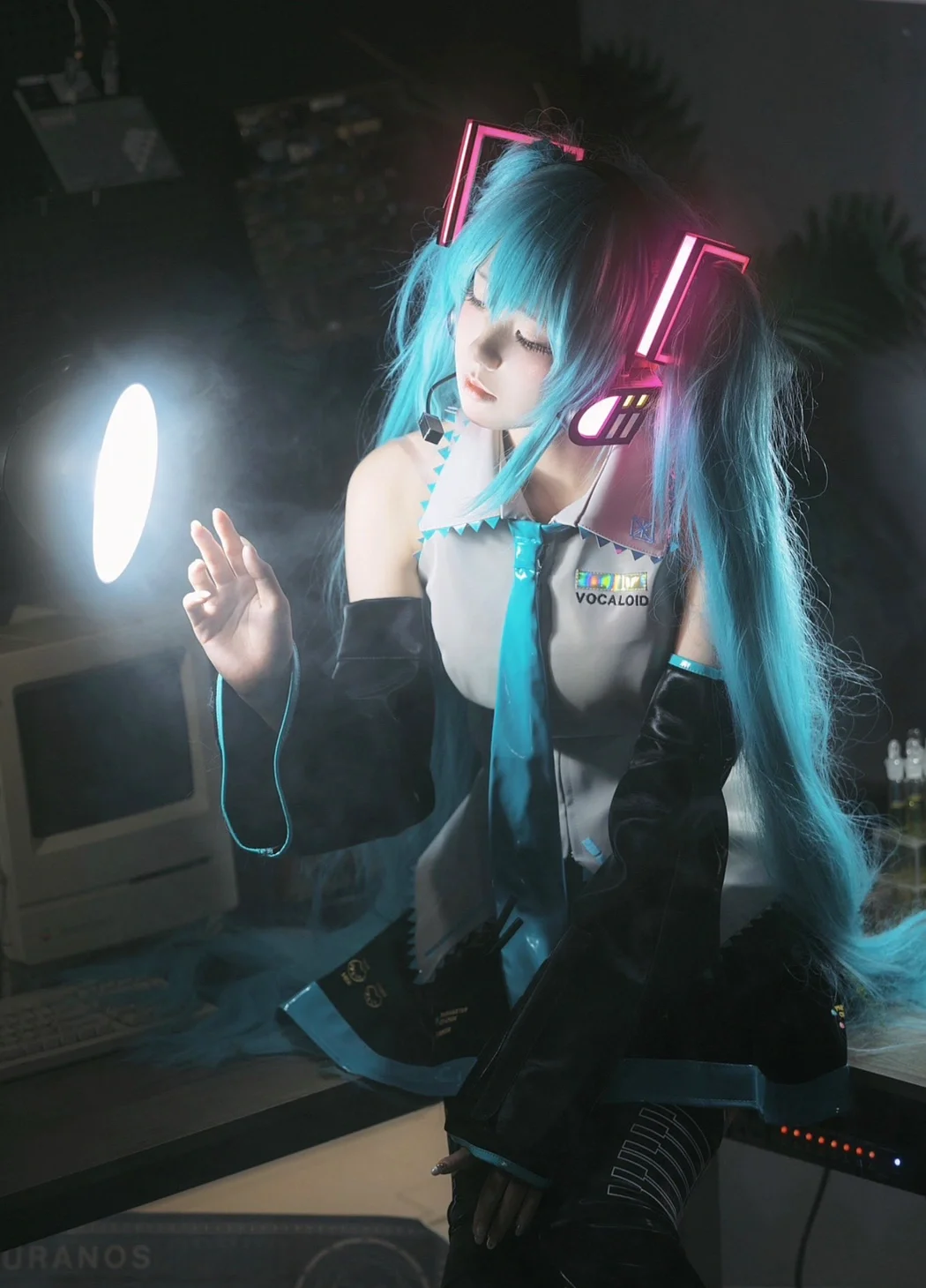 【初音未来cos】在复古机房重拍初始之音 - 第 1 张