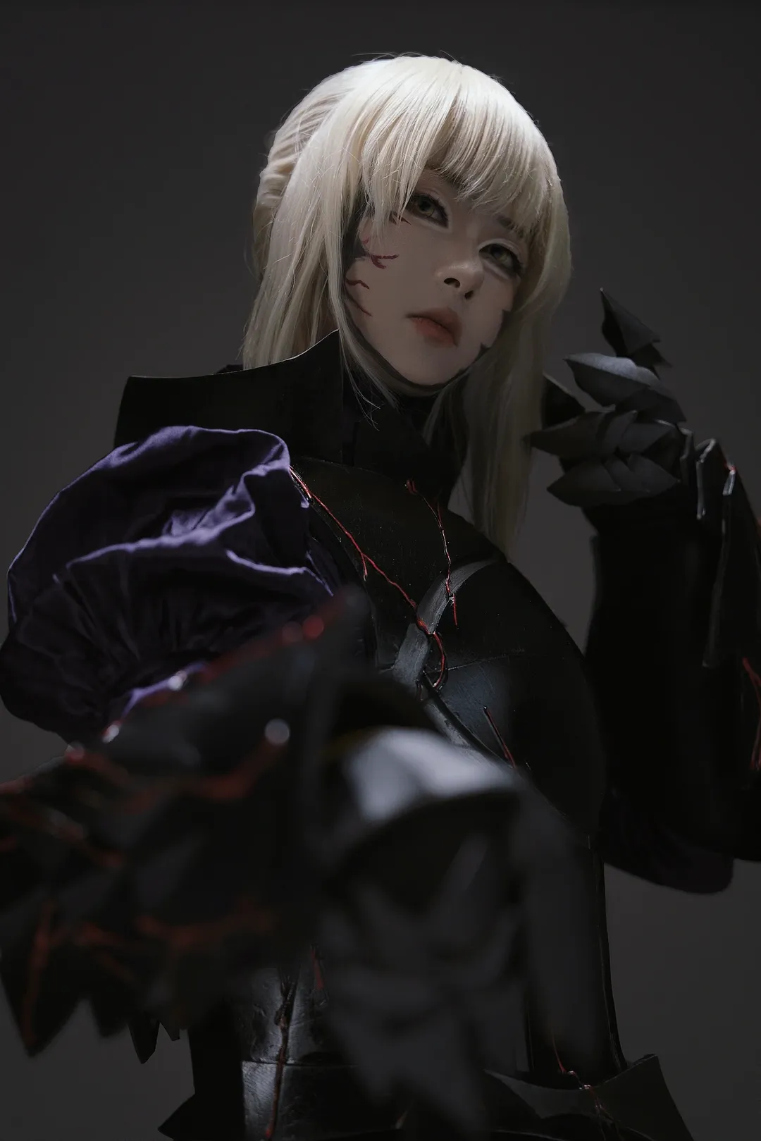 【Saber cos】FGO角色扮演，暗黑風鎧甲的出片分享 - 第 2 張
