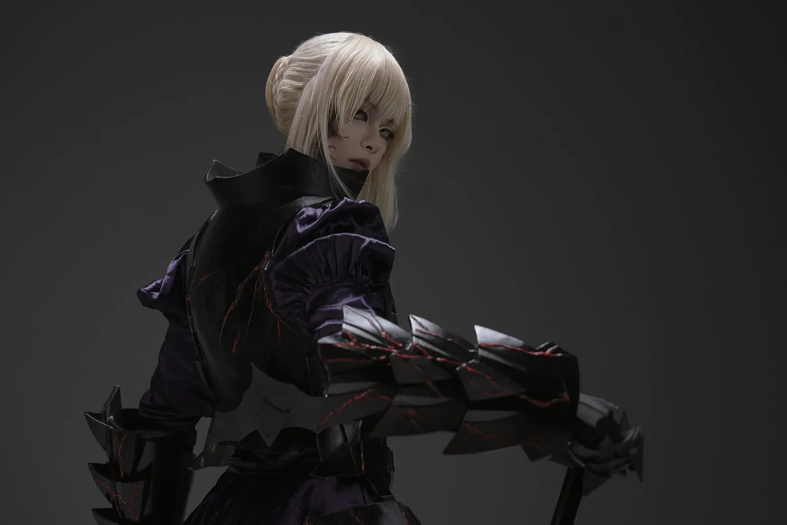 【Saber cos】FGO角色扮演，暗黑風鎧甲的出片分享 - 第 3 張