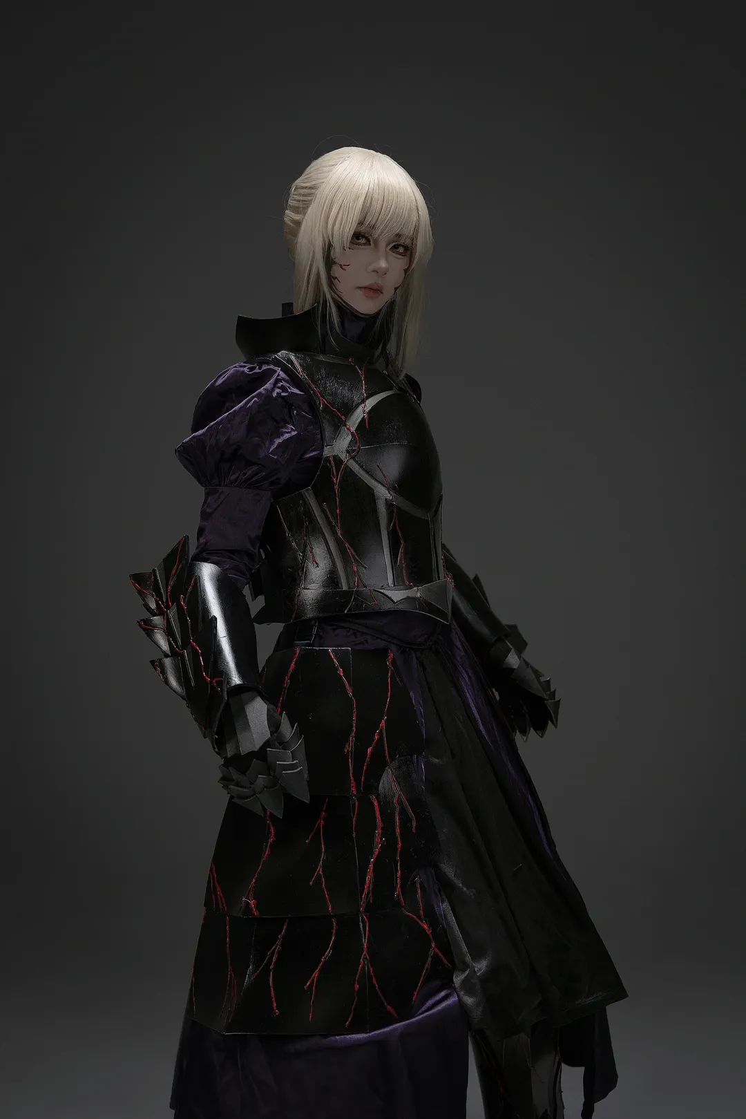 【Saber cos】FGO角色扮演，暗黑風鎧甲的出片分享 - 第 5 張