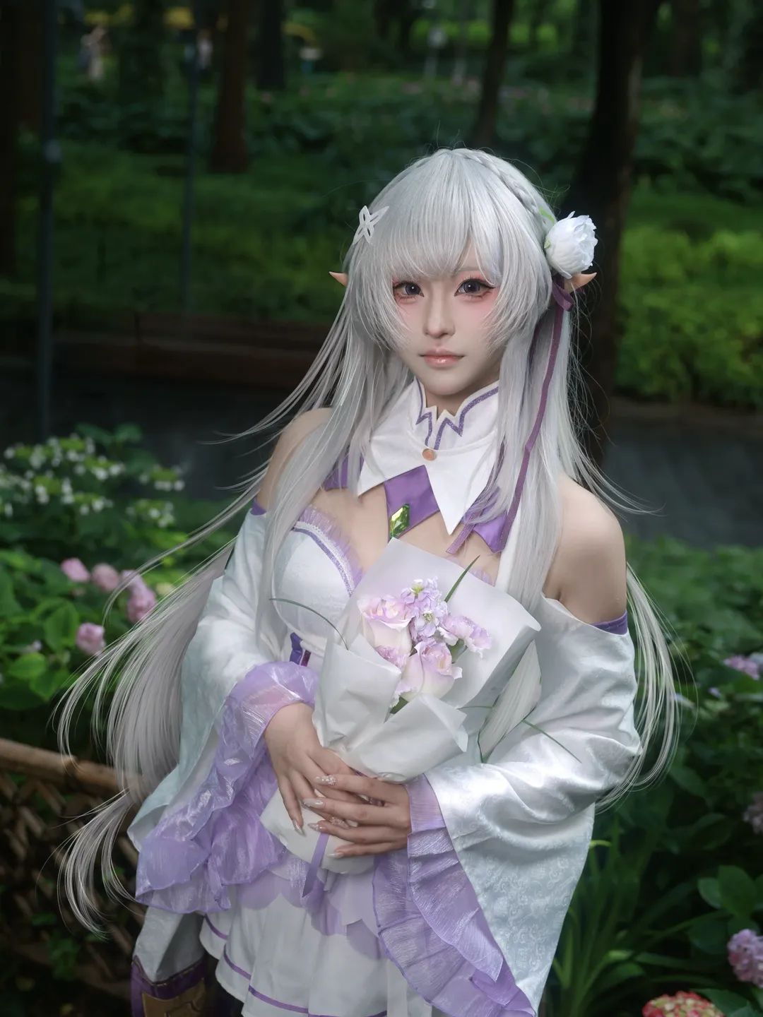 【爱蜜莉雅cos】在绣球花丛中的银发精灵 - 第 4 张