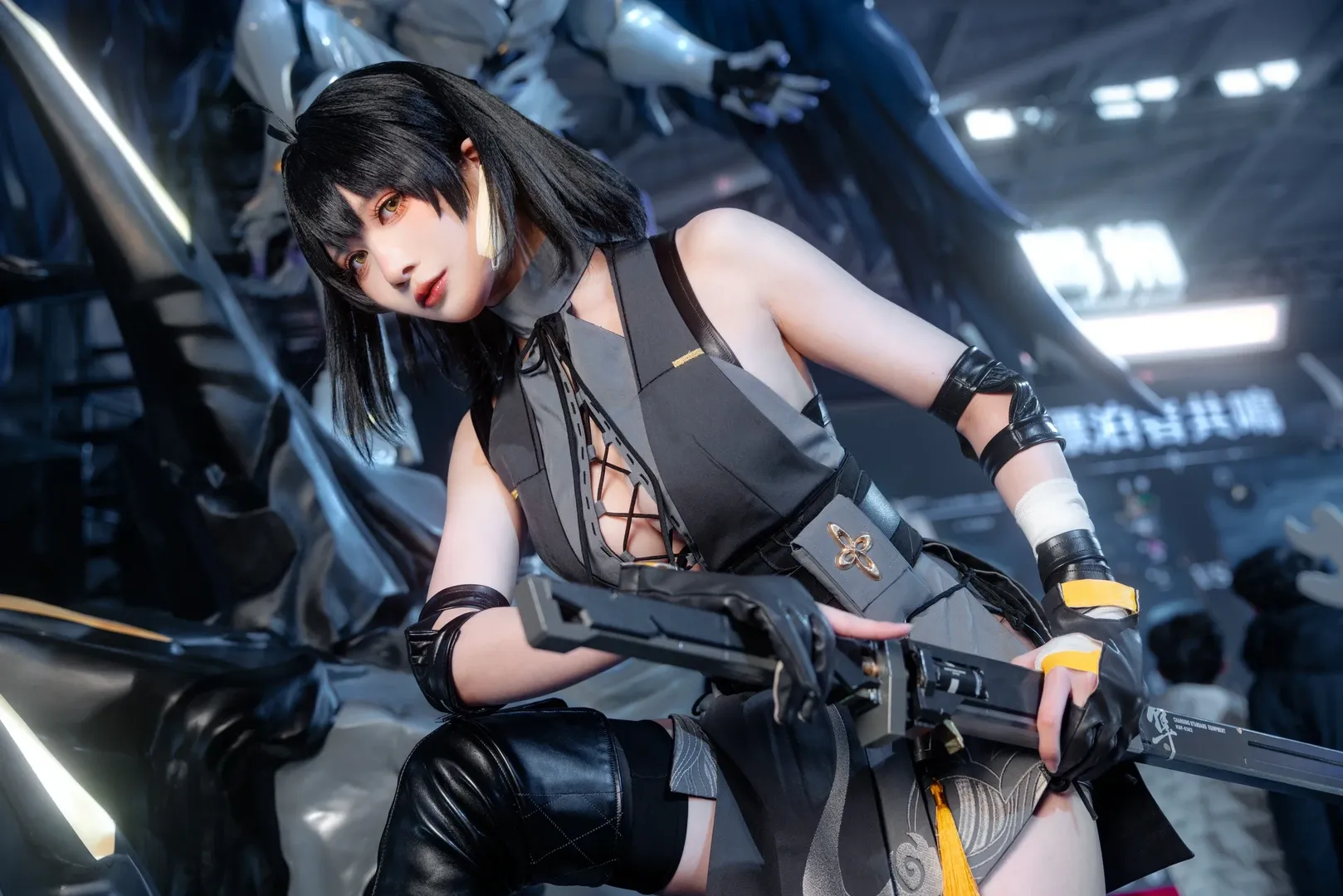 【女漂泊者 コスプレ】『鳴潮』ゲームショウ、大剣を担いで台北を暴走 - 3 枚目