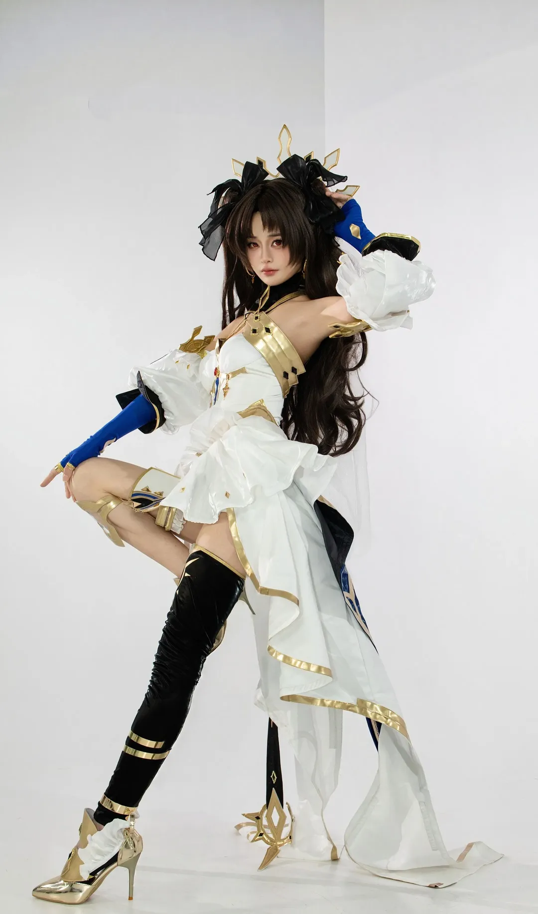 【伊什塔尔cos】绝对魔兽战线里的白与金，棚拍动作分享