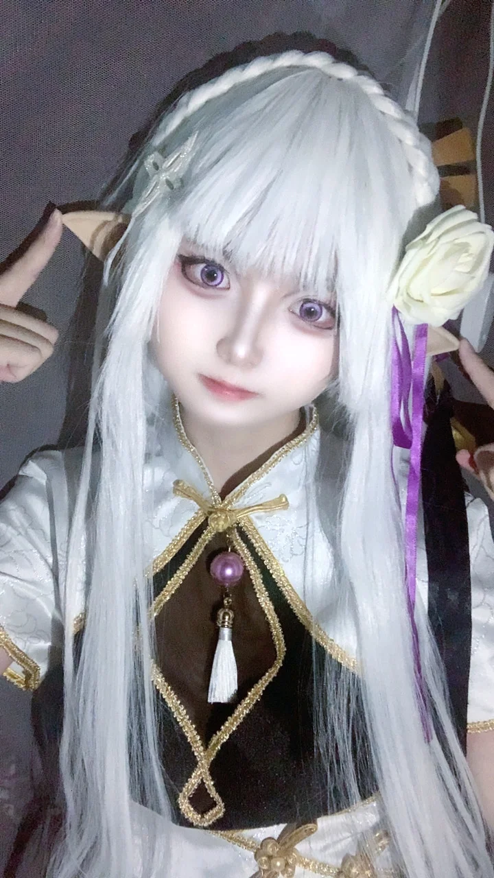 【艾米莉亞cos】紫瞳銀髮，精靈耳下的少女本色
