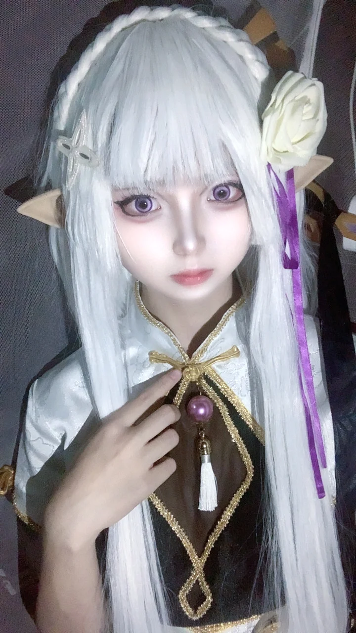 【艾米莉亞cos】紫瞳銀髮，精靈耳下的少女本色 - 第 4 張