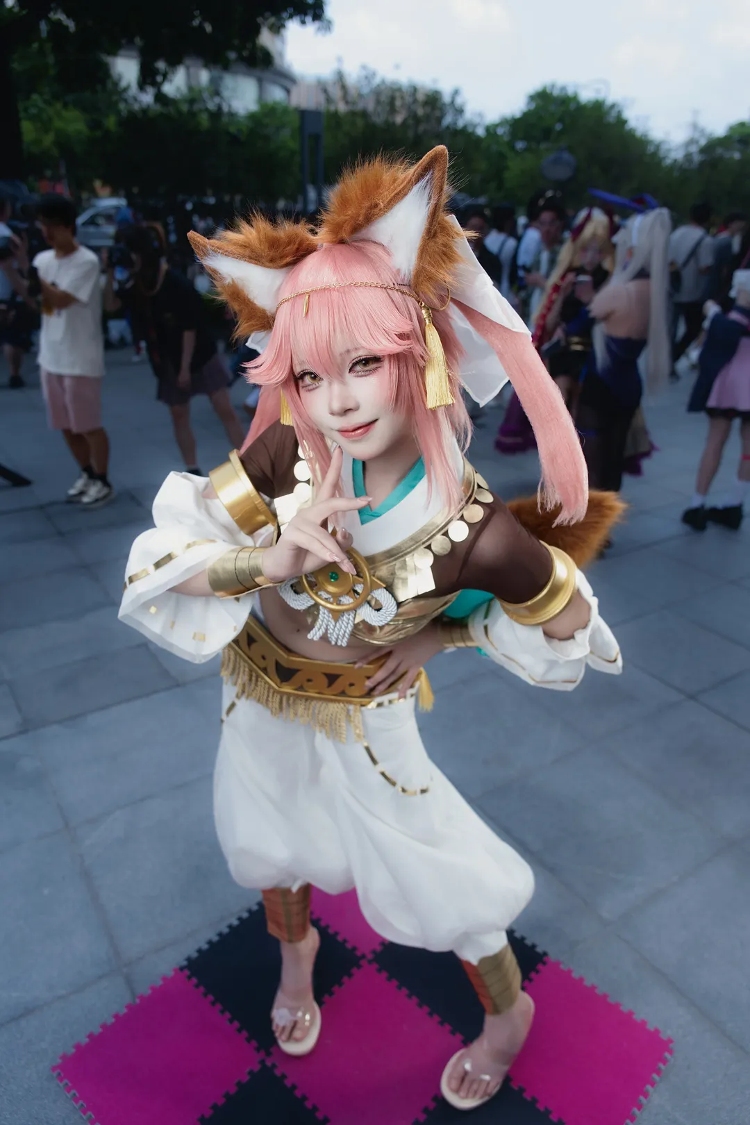 [Tamamo no Mae cosplay] Arts Shrine Maiden Fox in Fate/Grand Order: Convention Log - Image 1