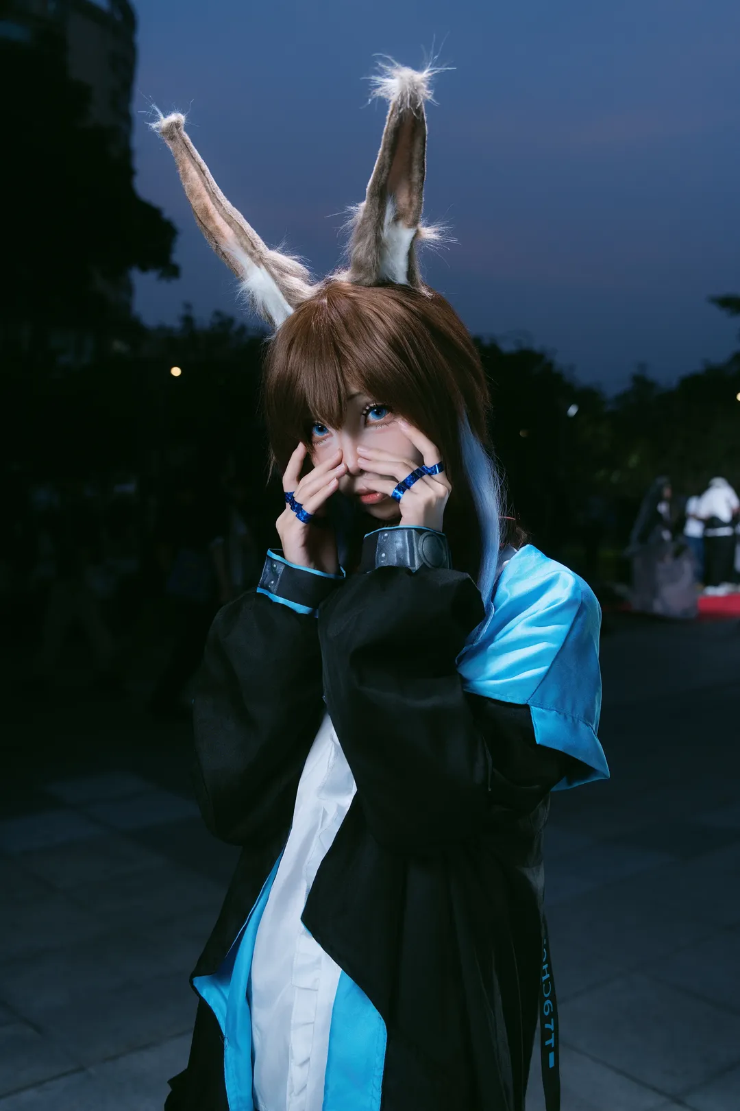 【阿米婭cos】明日方舟阿米婭在螢火蟲漫展扛起巨型糖果 - 第 5 張