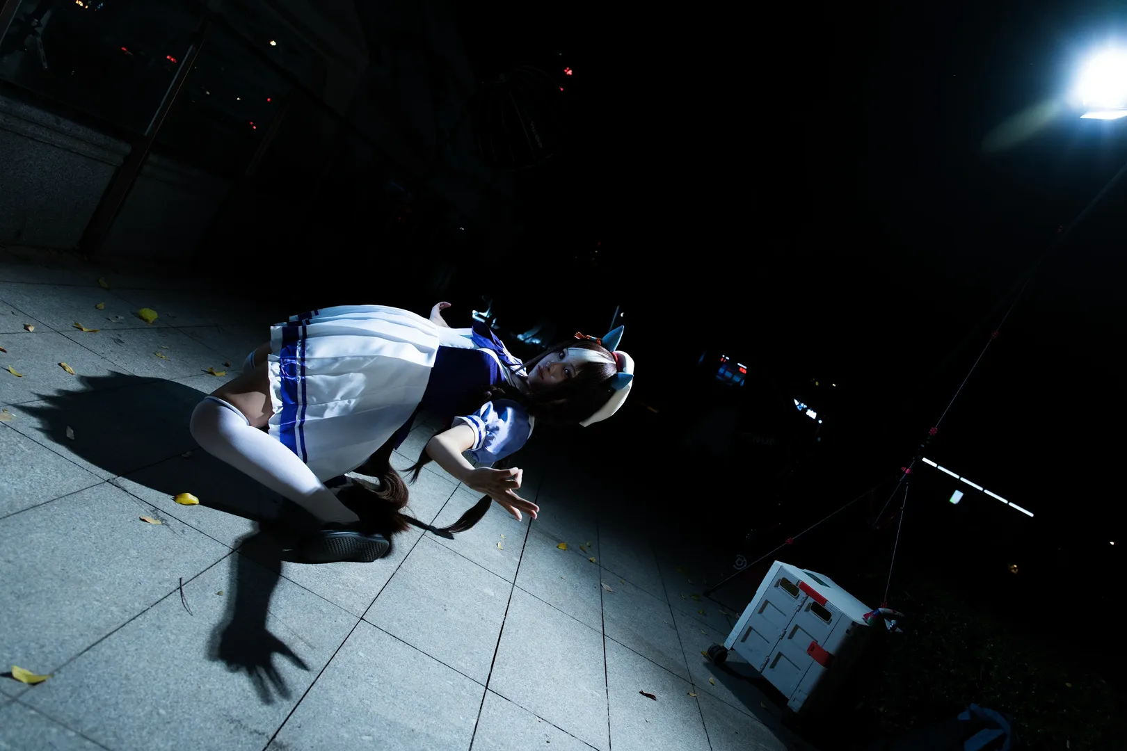 【北港火山コスプレ】ウマ娘 プリティーダービーの実力派な圧迫感、夜景に定着させた極限の緊張感 - 9 枚目
