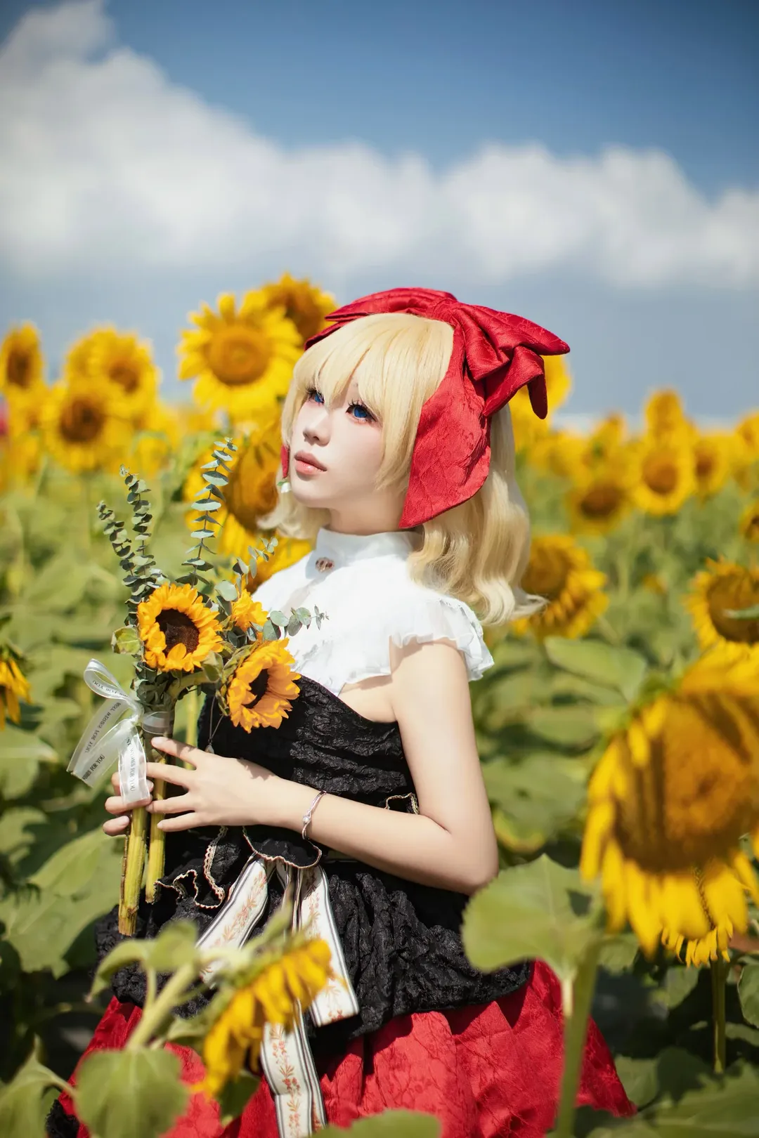 [Medicine Melancholy cosplay] Enigmatic poison in a Sunflower field: Touhou Project's darkness and pure white - Image 2
