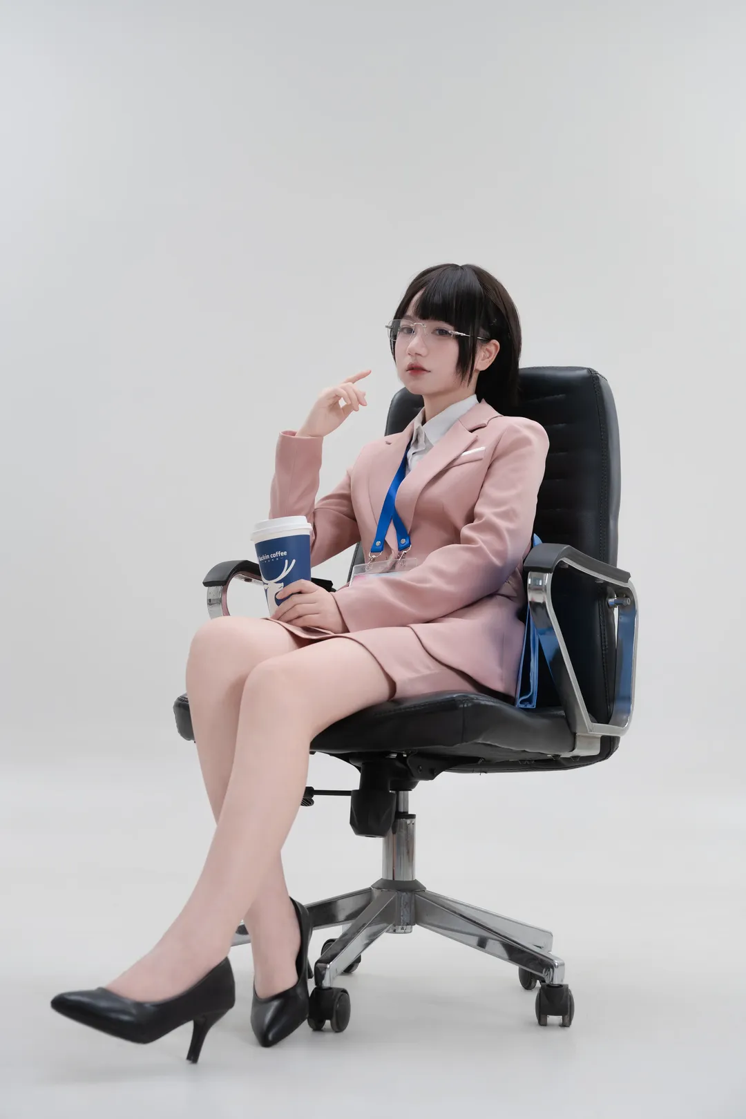 【OL风cos】白色摄影棚里的职场穿搭与摸鱼日常