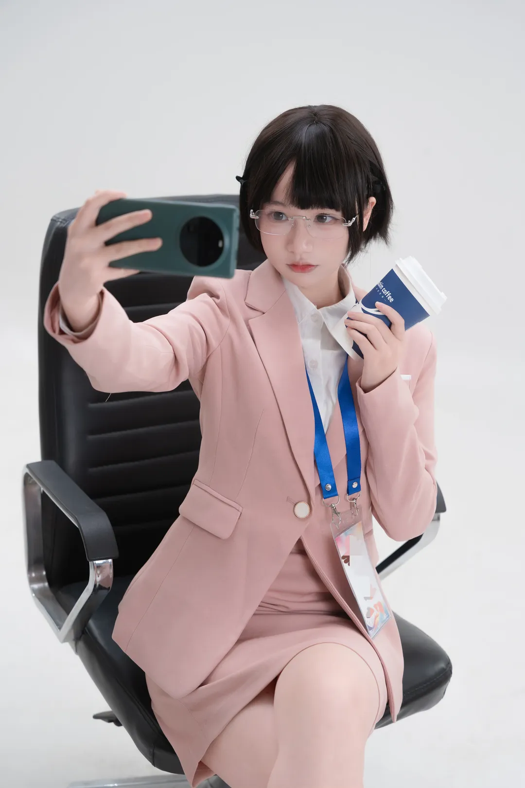 【OL风cos】白色摄影棚里的职场穿搭与摸鱼日常 - 第 4 张