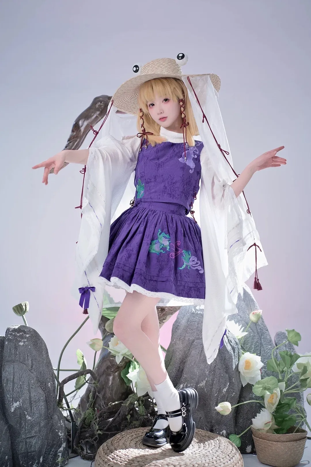 【洩矢诹访子cos】东方project中的青蛙神明，夏季荷叶与藤编草帽的搭配