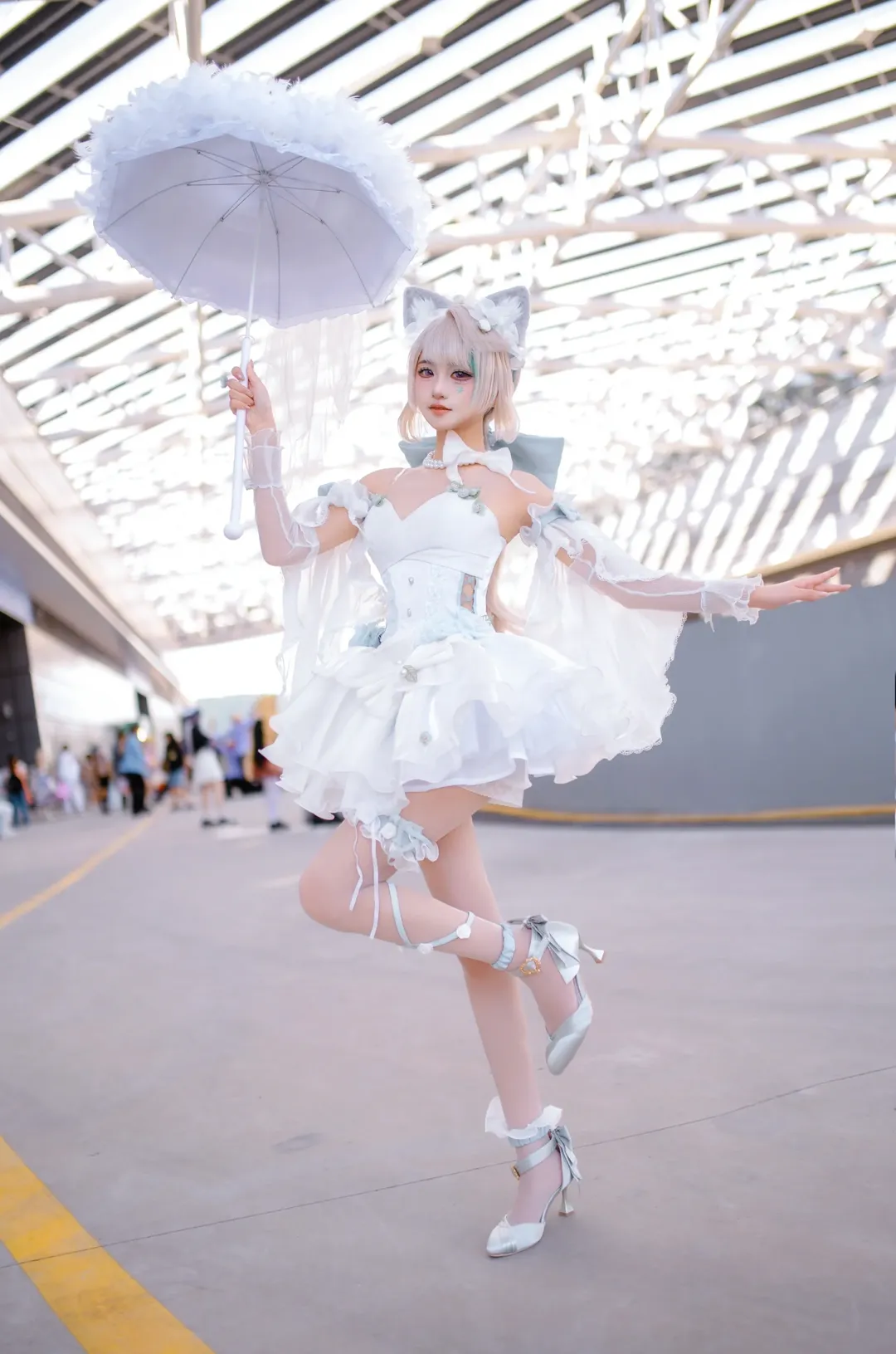 【Lynette Cosplay】Genshin Impact Angel Garden Cosplay: Airy Moments in Convention Light - Image 1