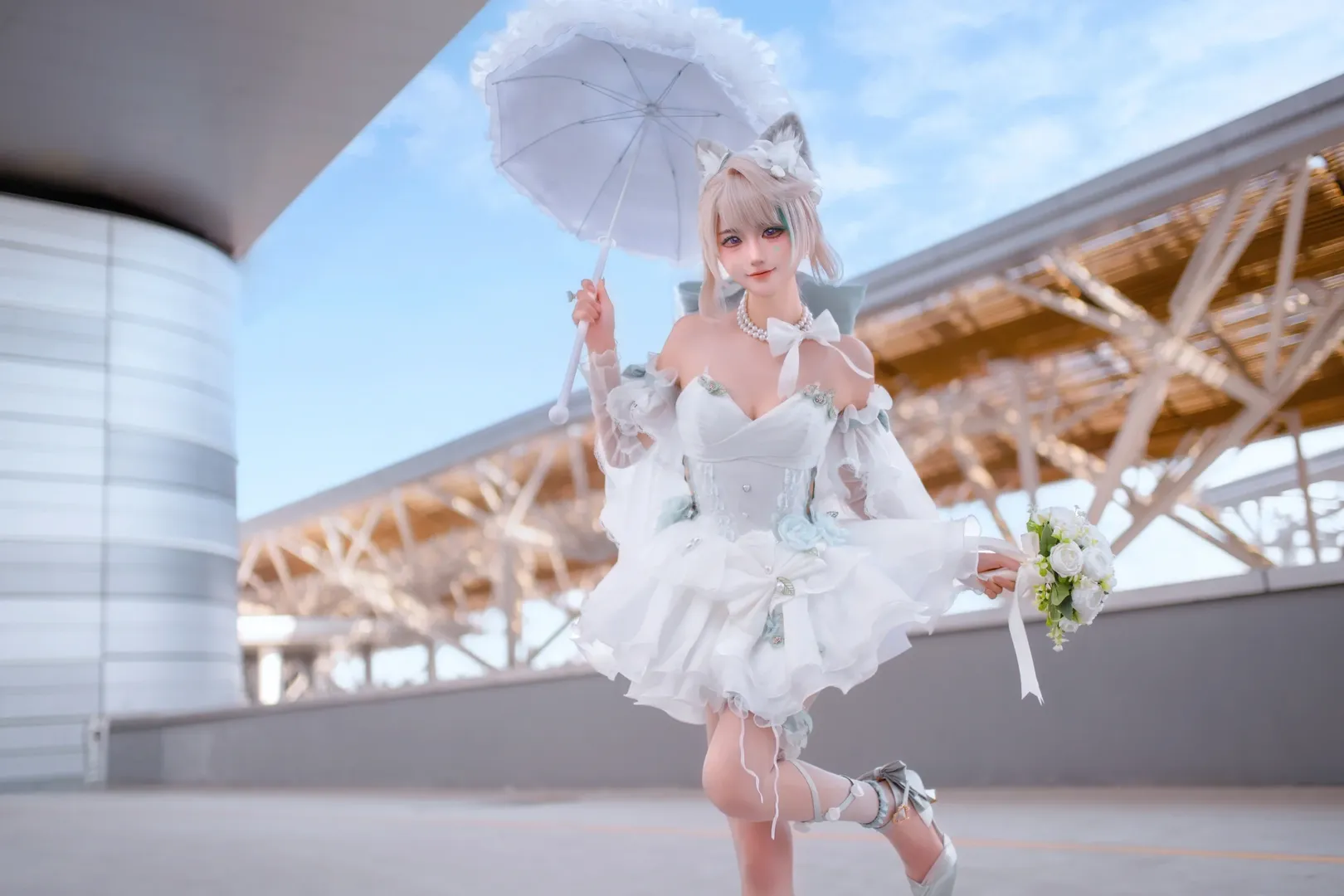 【Lynette Cosplay】Genshin Impact Angel Garden Cosplay: Airy Moments in Convention Light - Image 4