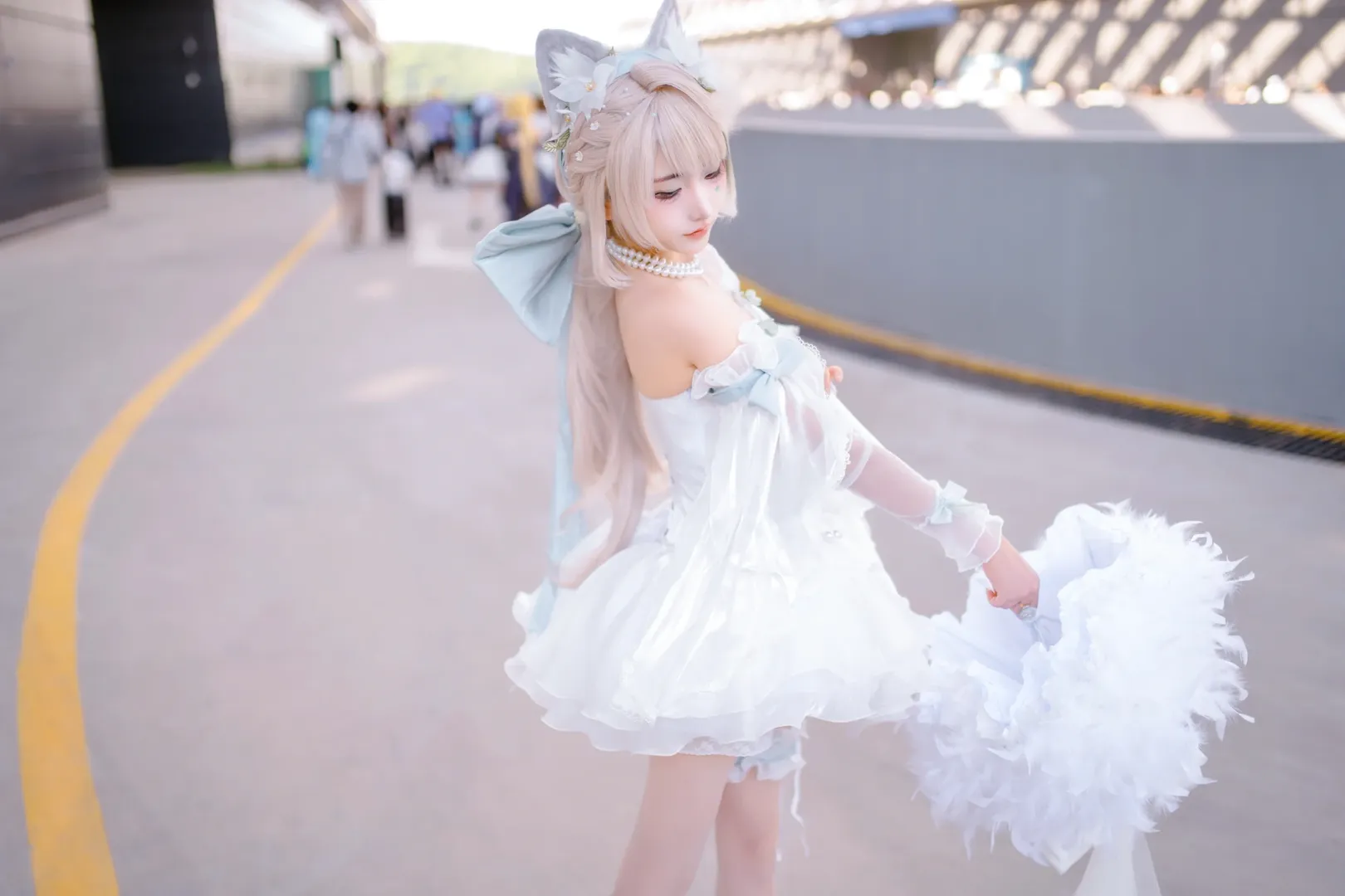 【Lynette Cosplay】Genshin Impact Angel Garden Cosplay: Airy Moments in Convention Light - Image 5