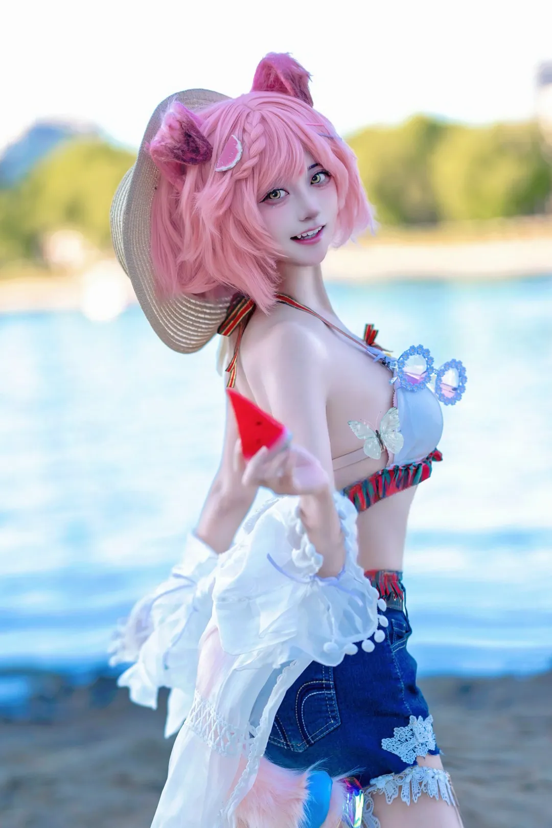 【ゴールデングロー コスプレ】夏真っただ中の海辺、『アークナイツ』スイカ水着スペシャル - 2 枚目