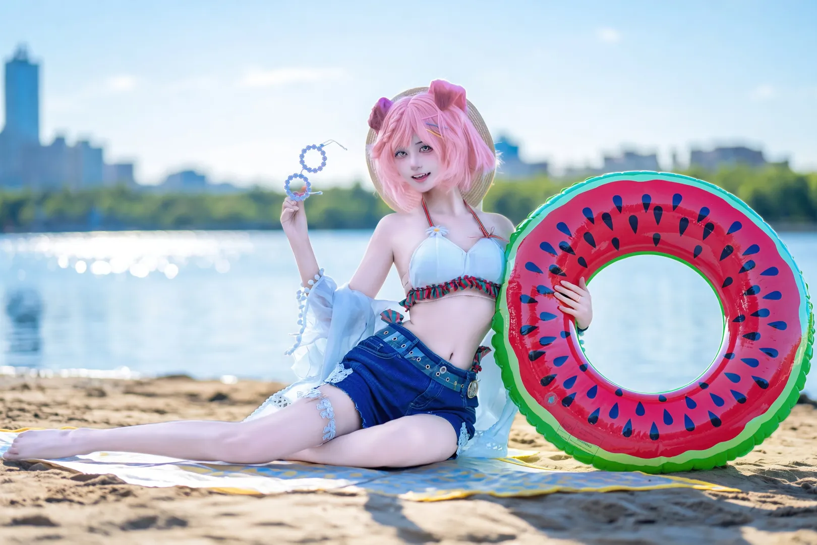 【澄闪cos】明日方舟夏日泳装，水边的粉发少女